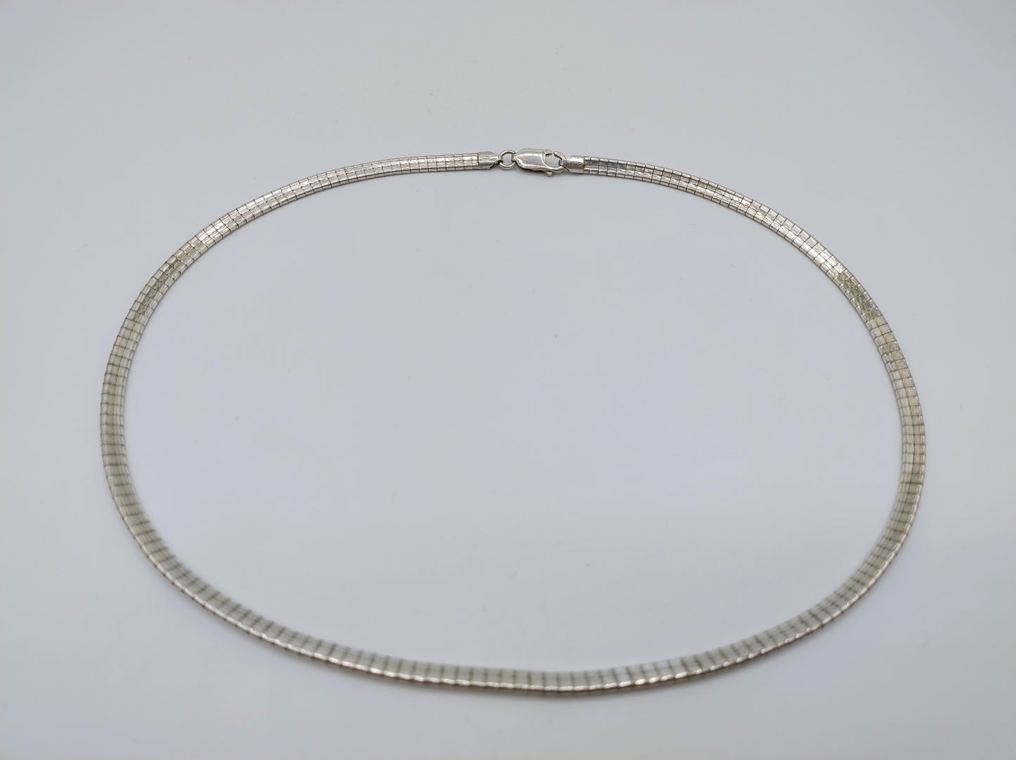 Zilveren omega ketting 45,5 cm.