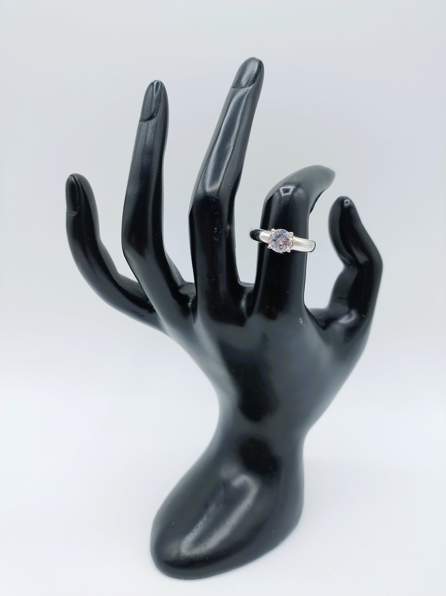 Zilveren solitair ring met zirkonia, 17 mm.