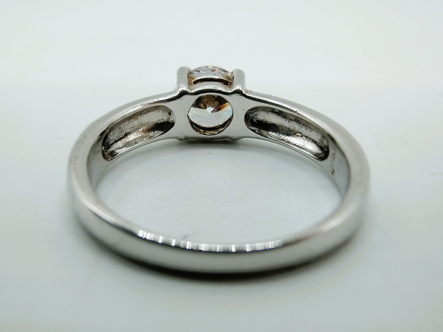Zilveren solitair ring met zirkonia, 17 mm.