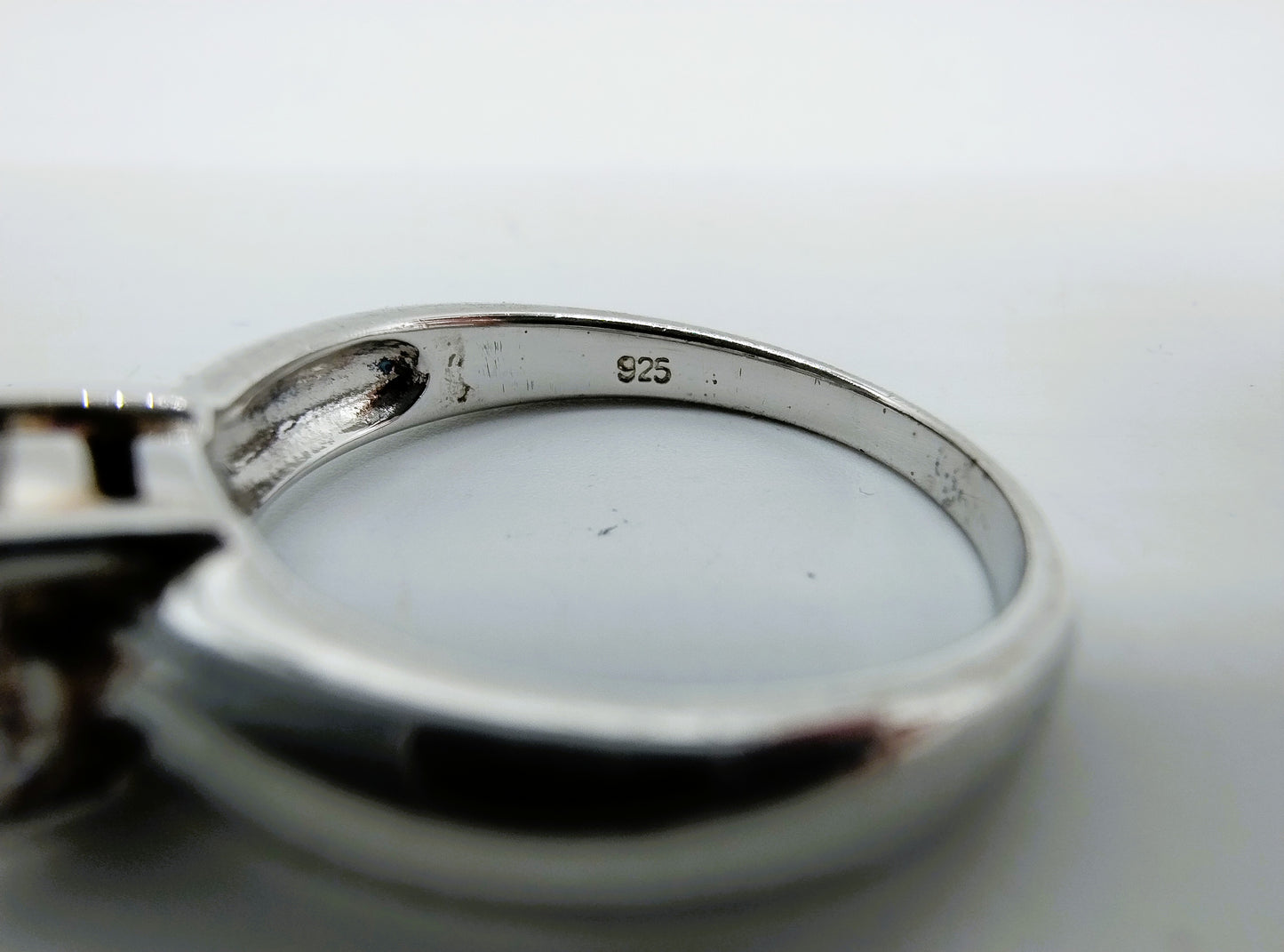 Zilveren solitair ring met zirkonia, 17 mm.