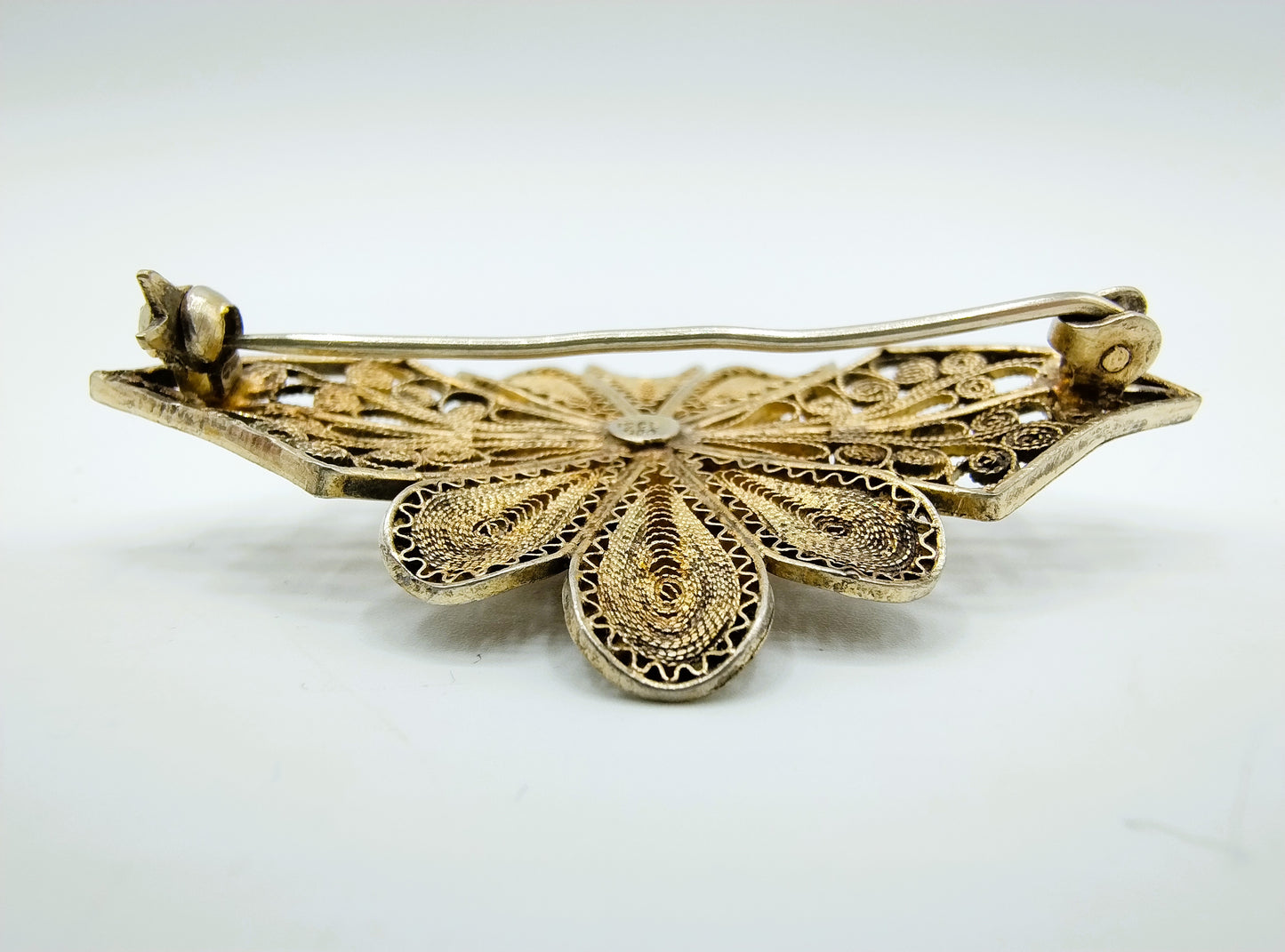 Zilveren filigrein broche bezet met camee, 900