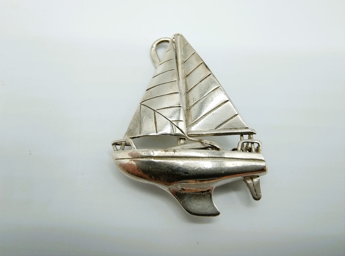 Zilveren zeilboot hanger, 835
