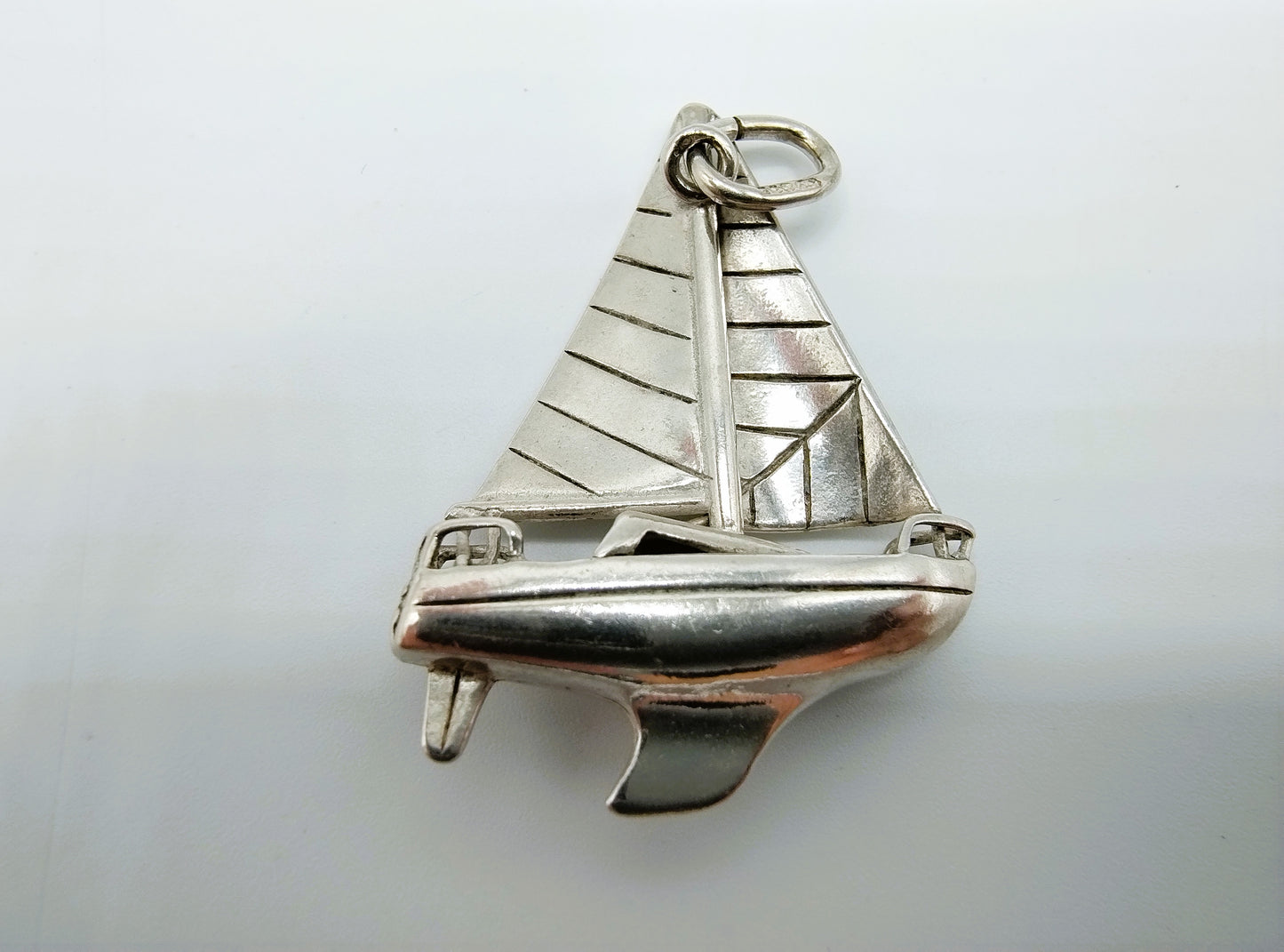 Zilveren zeilboot hanger, 835