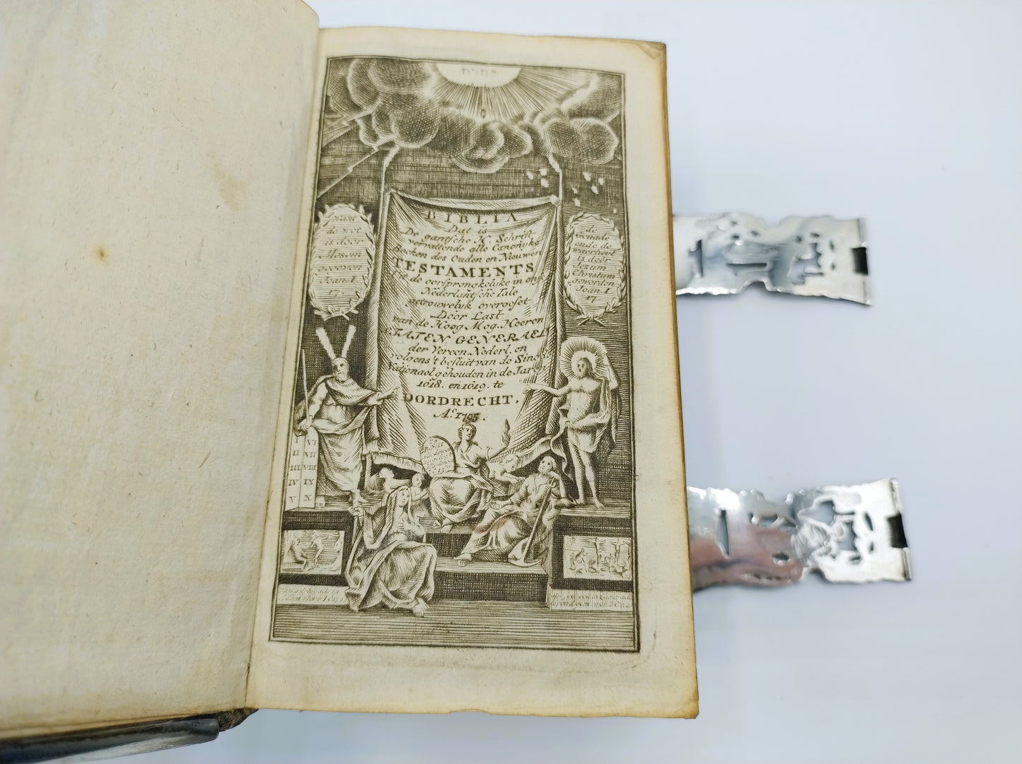 18e Eeuwse Bijbel met zilveren beslag en sloten, H.P. Kremer, Groningen, ca. 1808