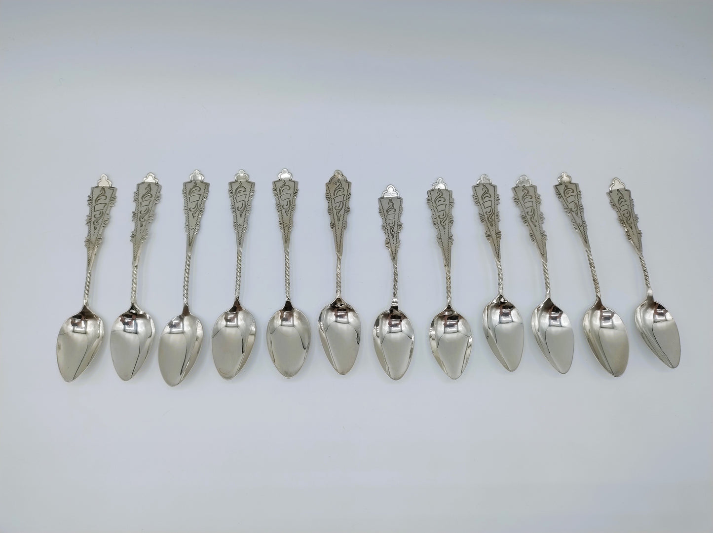 12 Zilveren theelepels, G. Huisman en G. v.d. Berg, ca. 1925