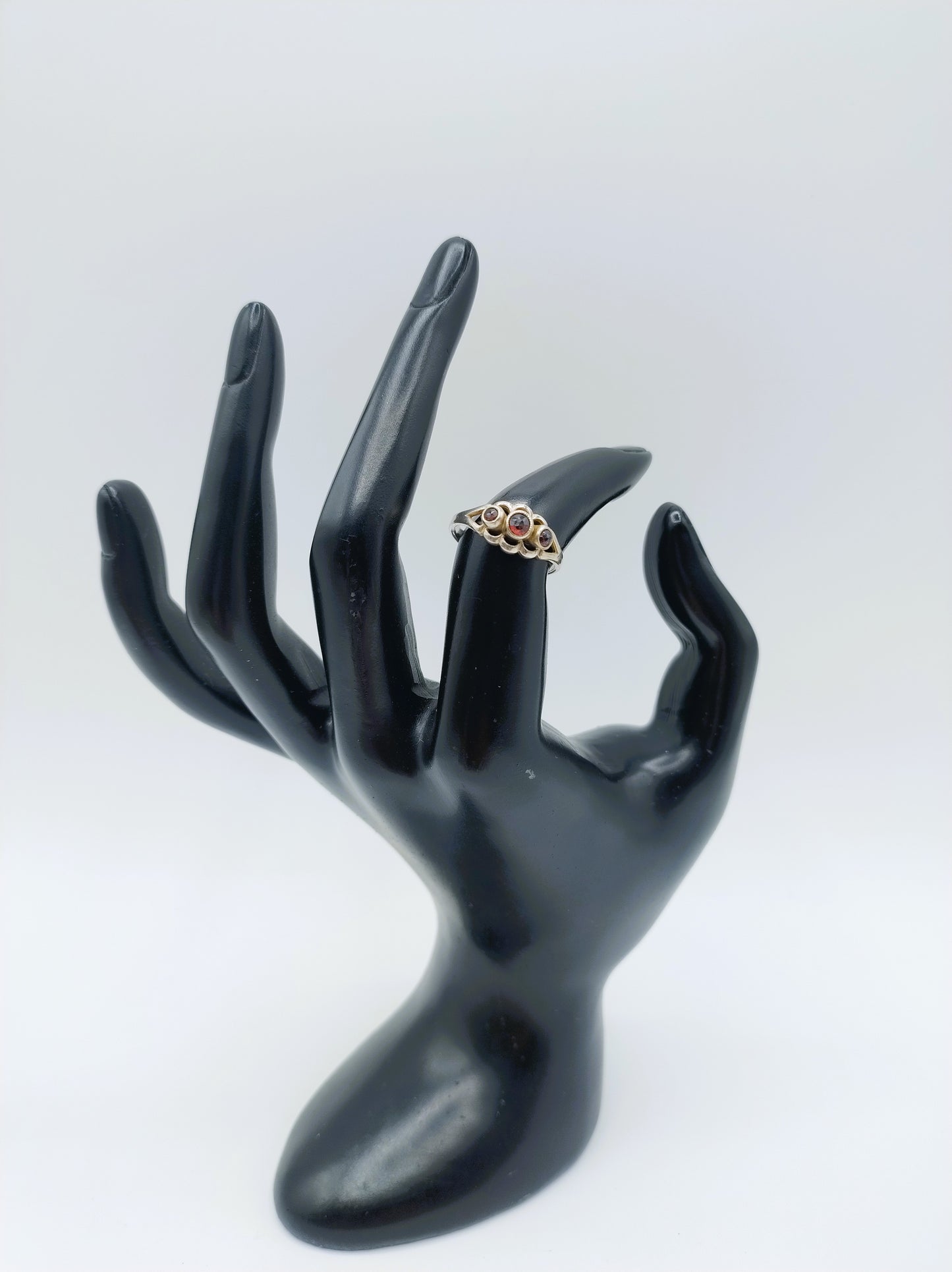 Zilveren ring met 3 granaten, 16,5 mm