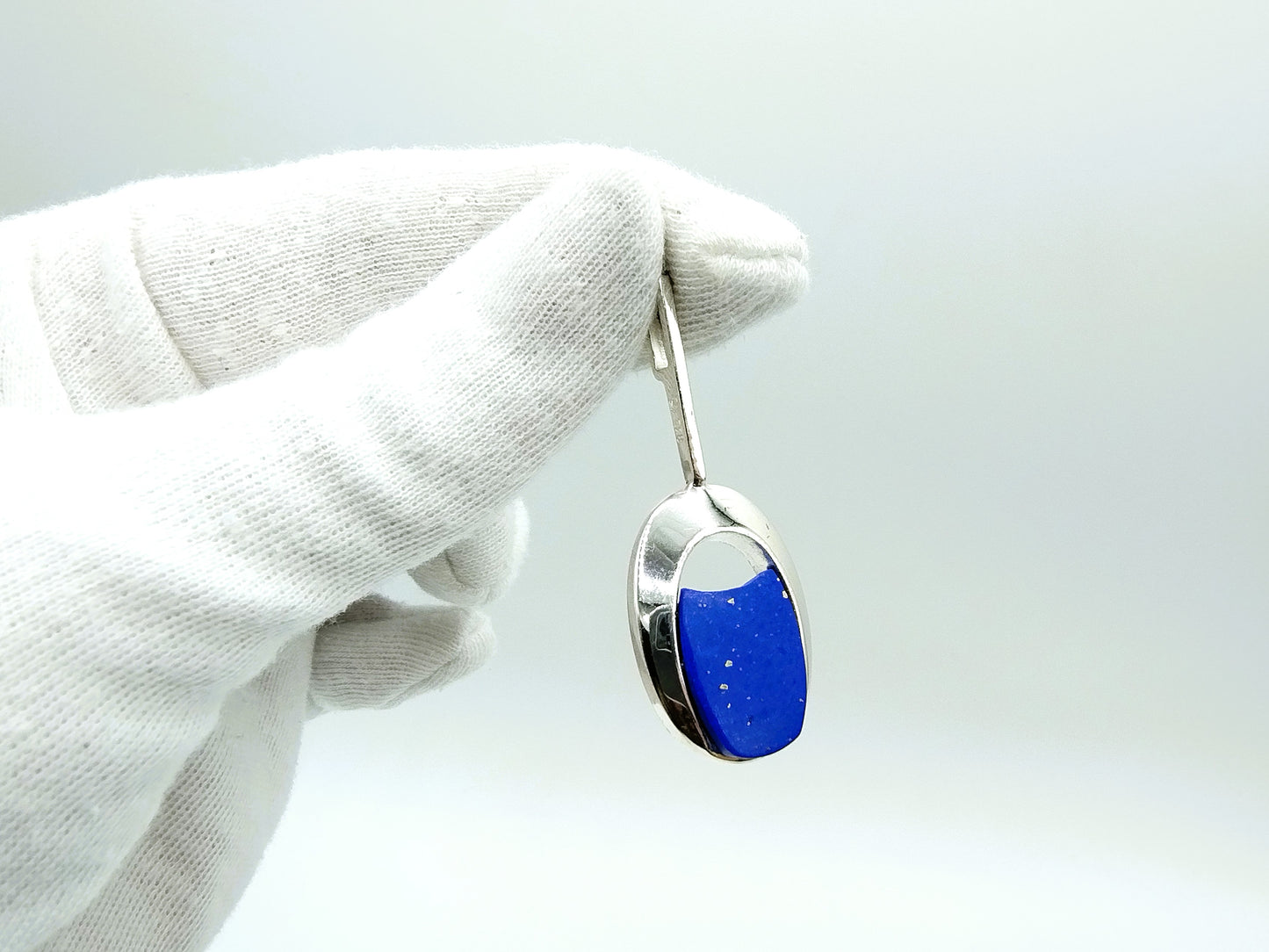 Zilveren design hanger met lapis lazuli, 835