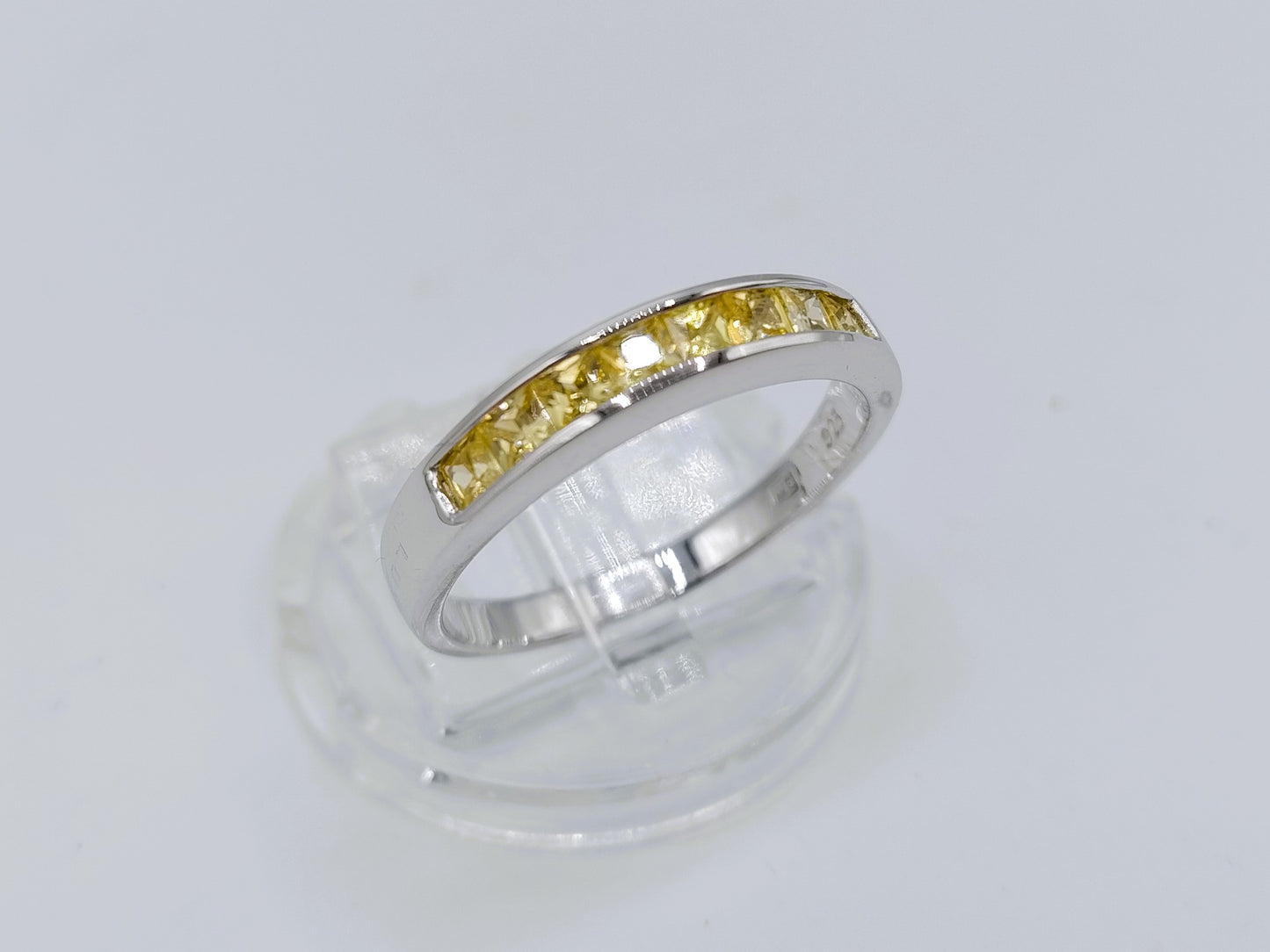 Zilveren Luxenter ring met gele stenen, 19 mm