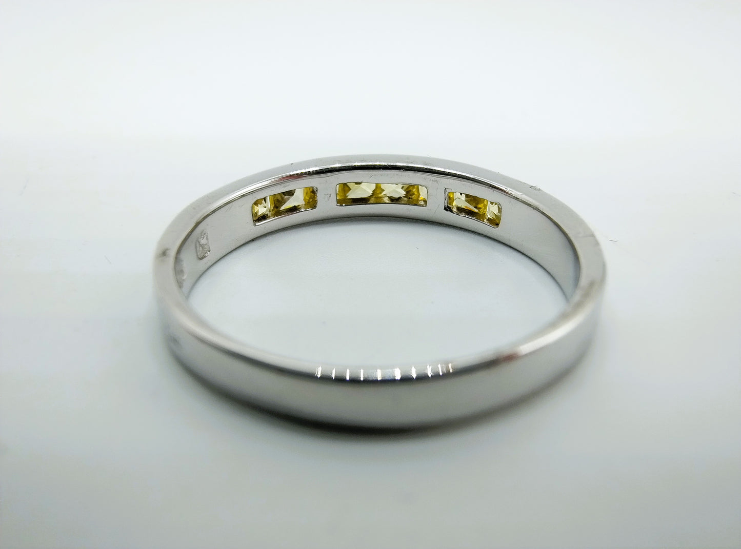 Zilveren Luxenter ring met gele stenen, 19 mm