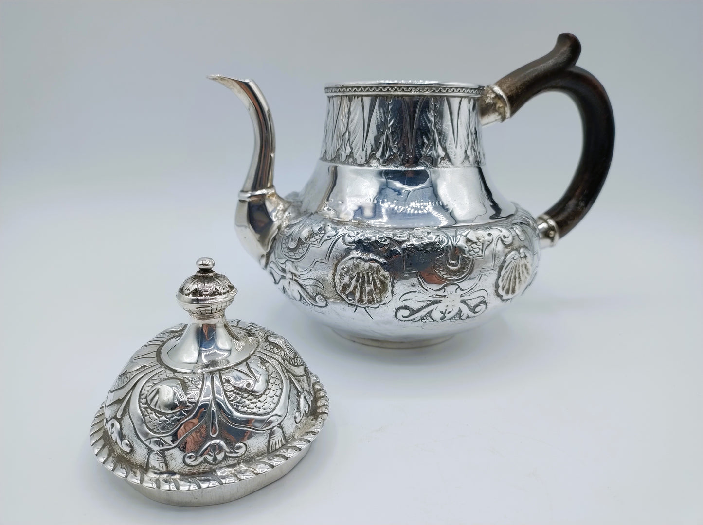 Silberne Teekanne, Isaac de Vries, Amsterdam, 1744