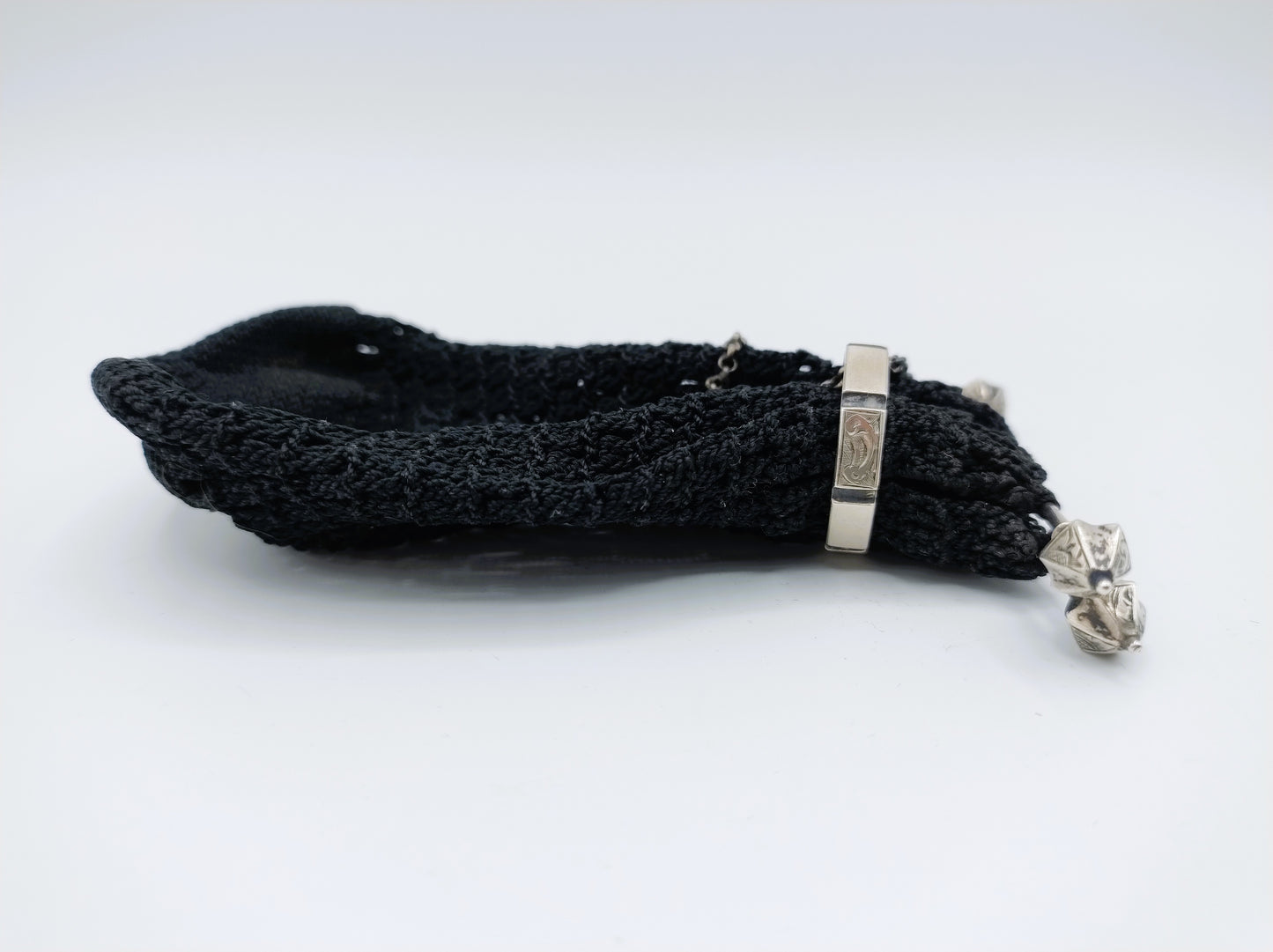 Wollen beursje met zilveren ring en sluiting J.B. Netelenbosch, Amsterdam, ca. 1850