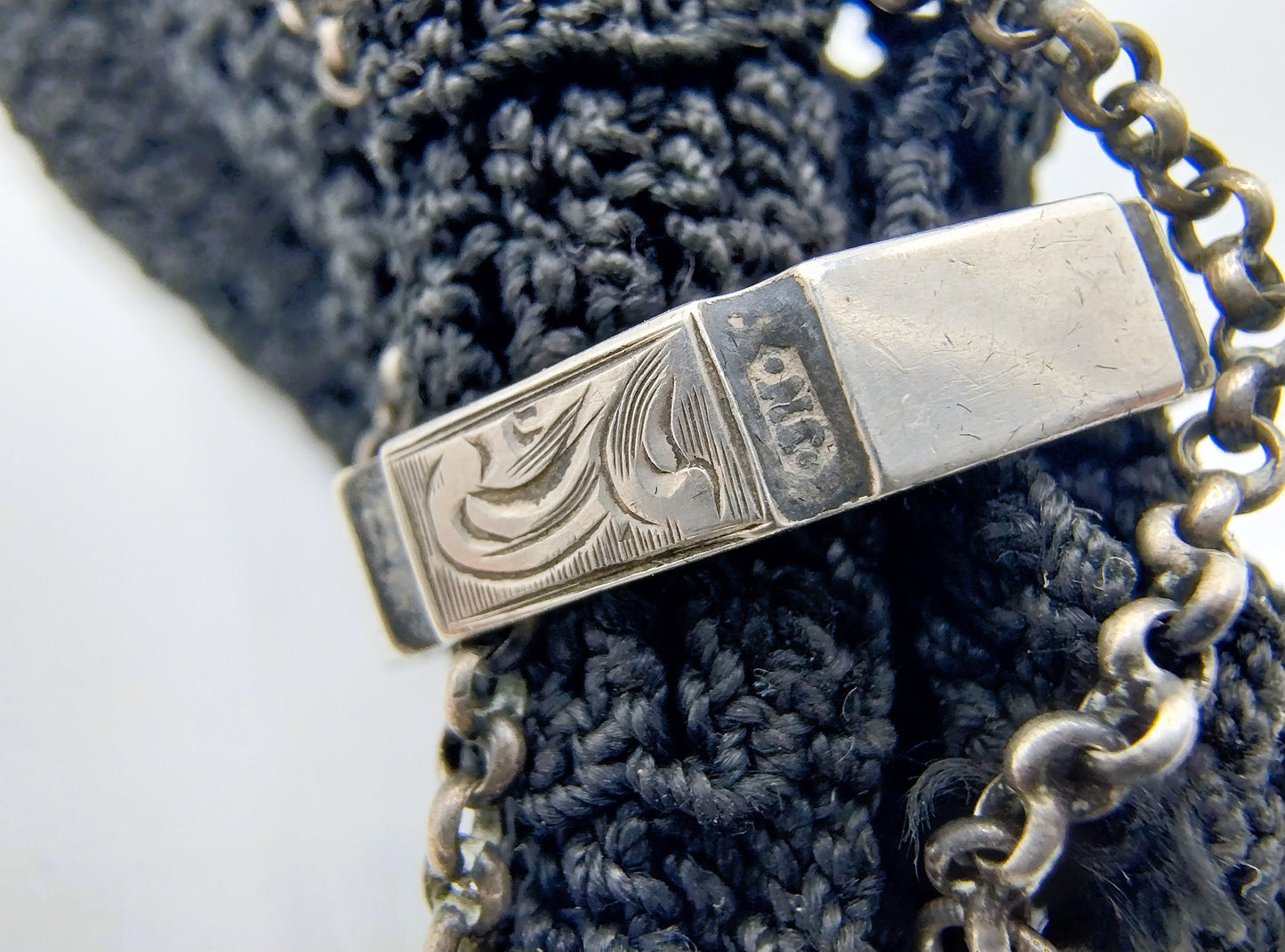 Wollen beursje met zilveren ring en sluiting J.B. Netelenbosch, Amsterdam, ca. 1850
