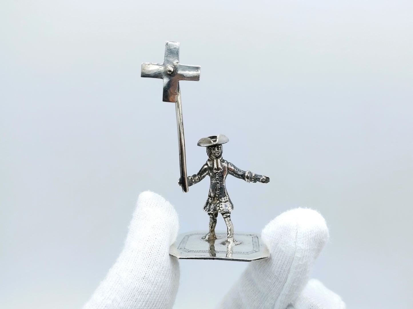 Zilveren miniatuur, man met molen, F. van Strant II, Amsterdam, ca. 1740
