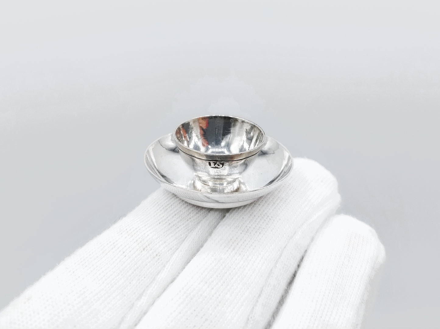 Silver plate and bowl, F. van Strant I, Amsterdam, ca. 1720, 3 available in total