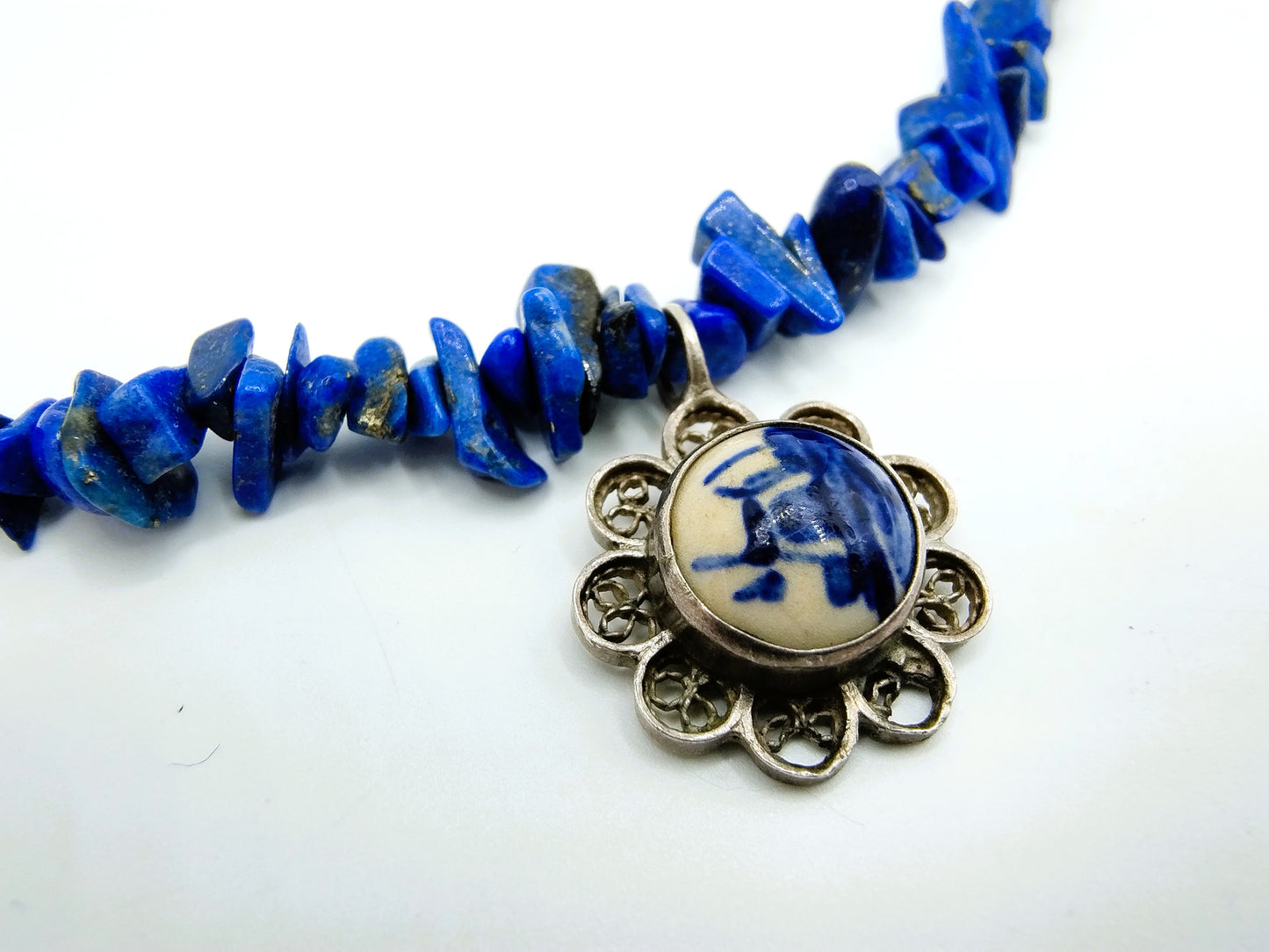 Lapis lazuli necklace with silver Delft blue pendant and clasp, 43.5 cm