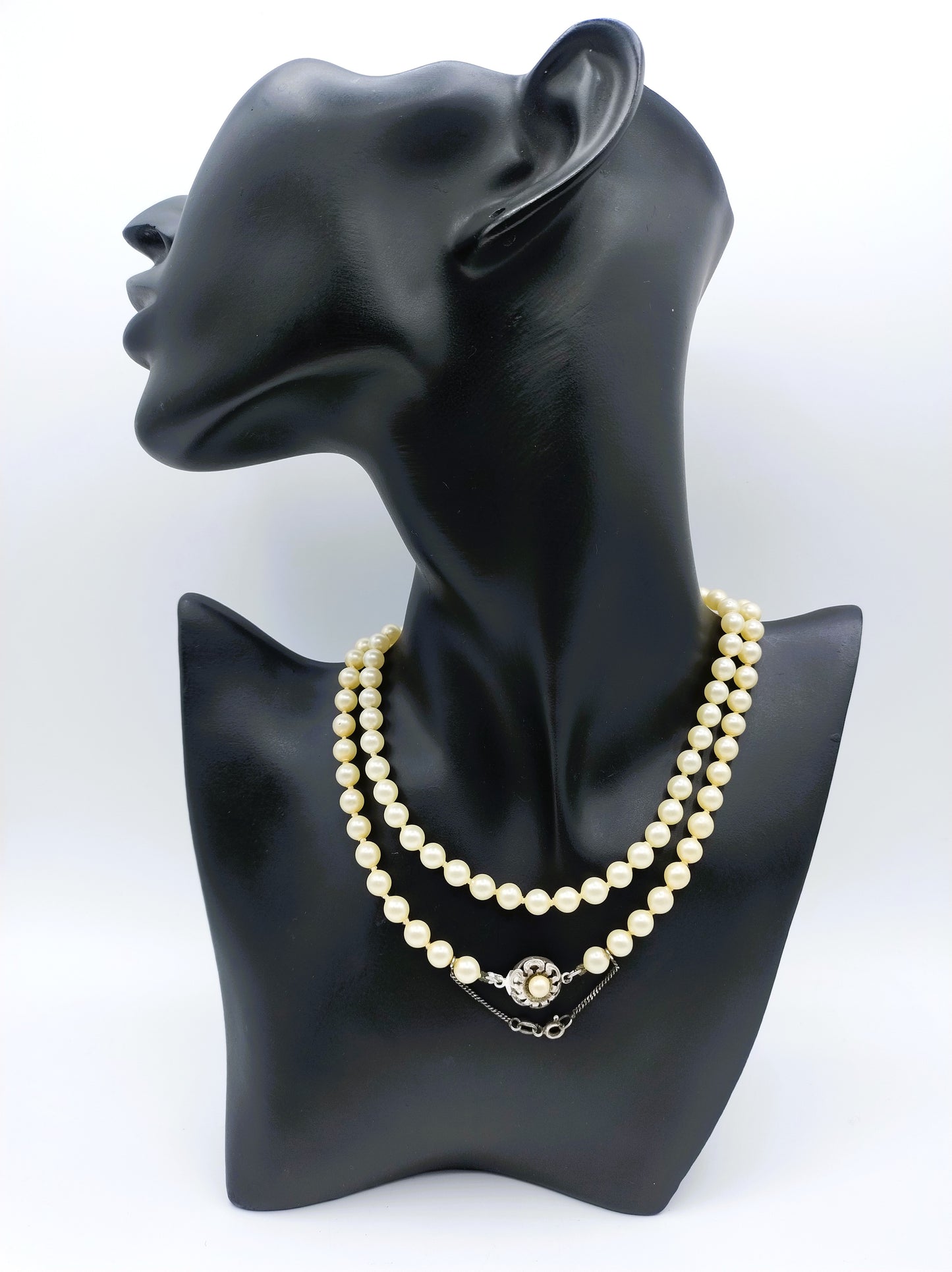 Pearl necklace with silver clasp, 81 cm
