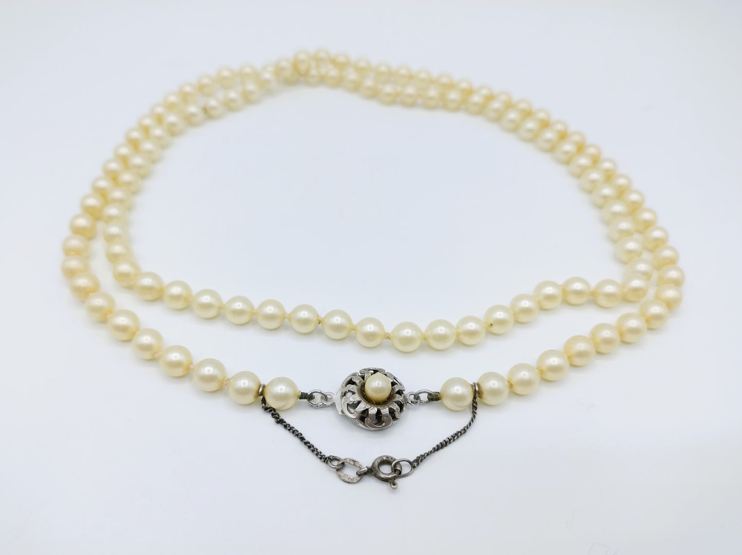 Pearl necklace with silver clasp, 81 cm