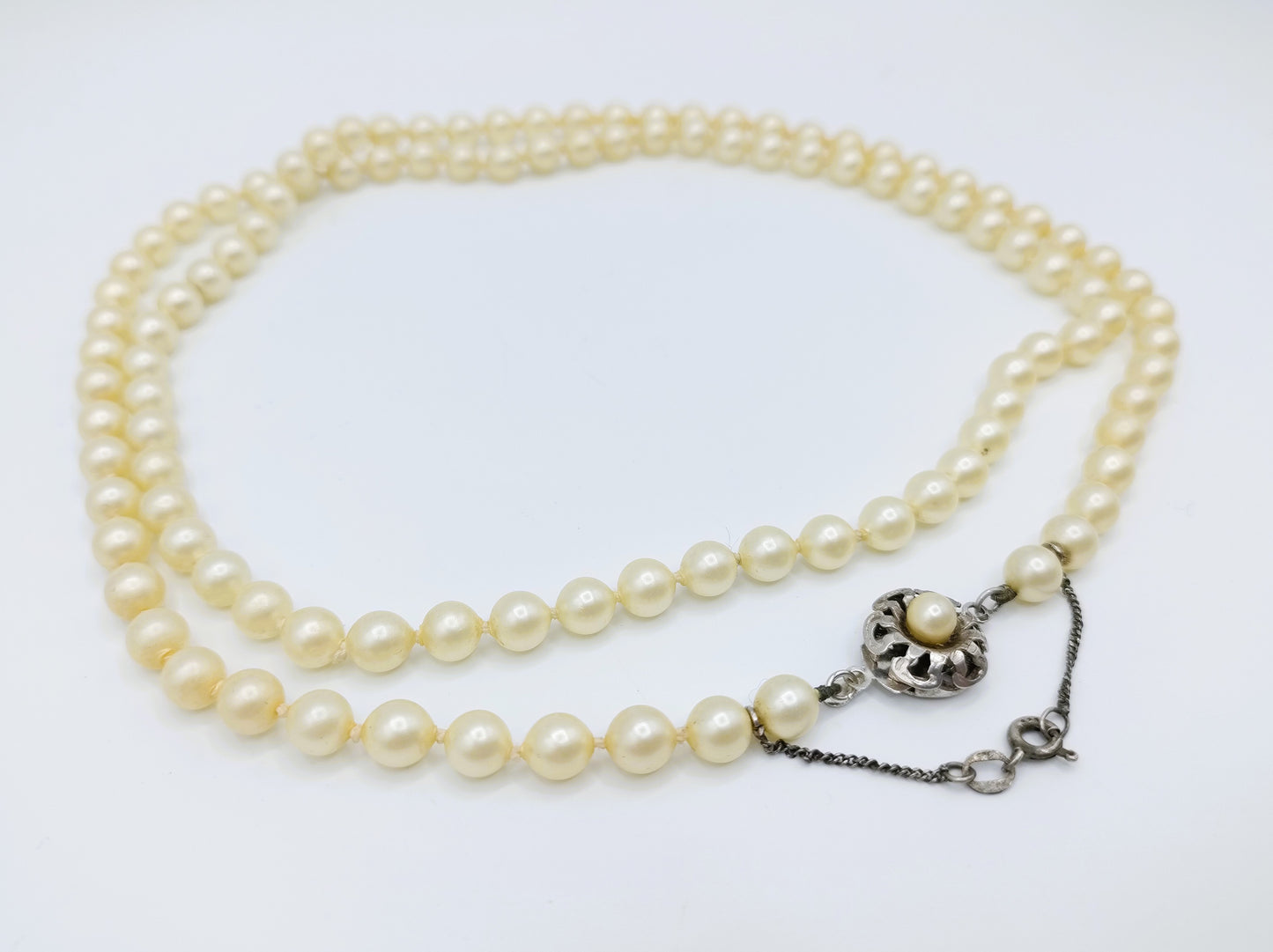 Pearl necklace with silver clasp, 81 cm
