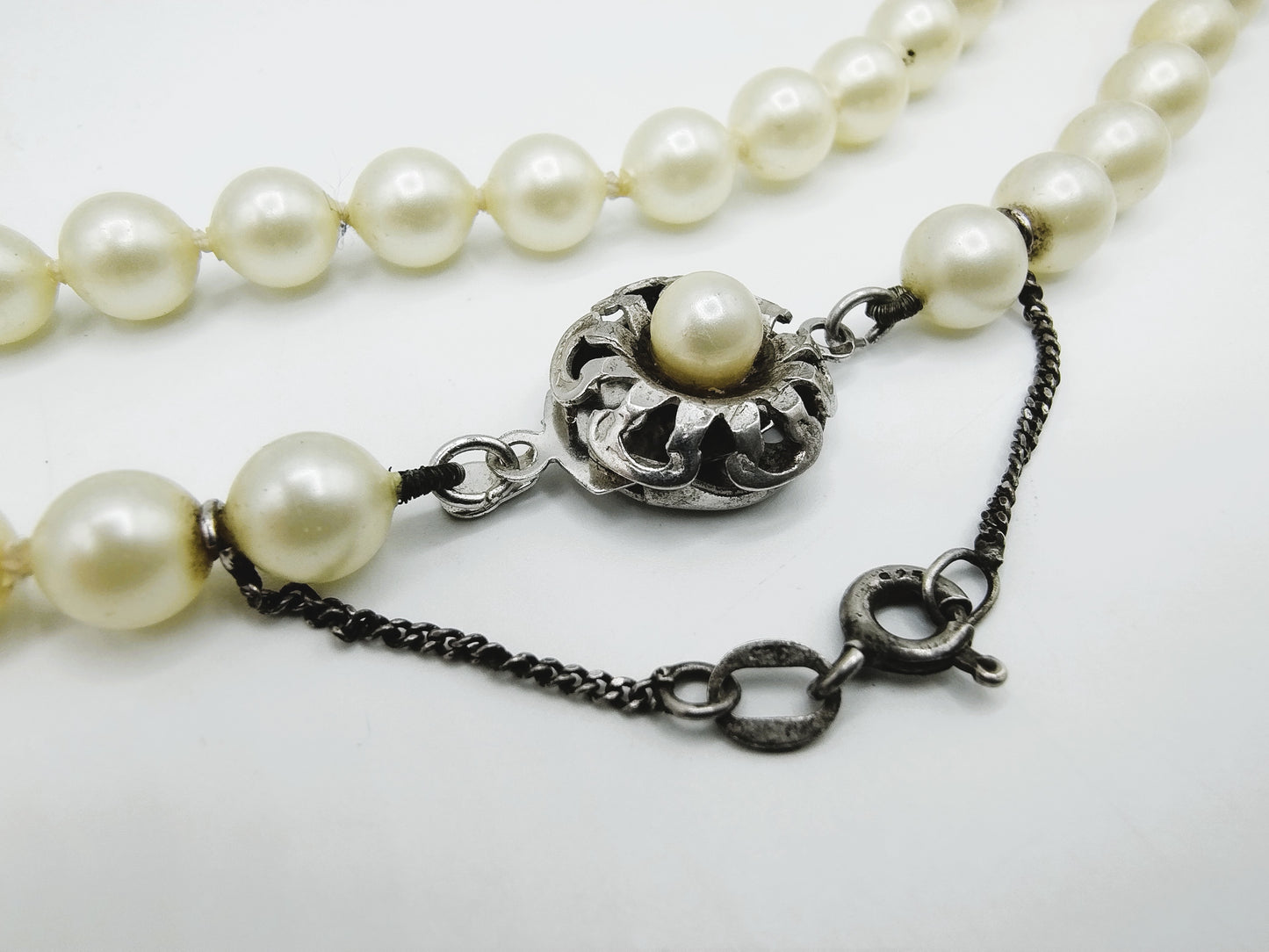 Pearl necklace with silver clasp, 81 cm