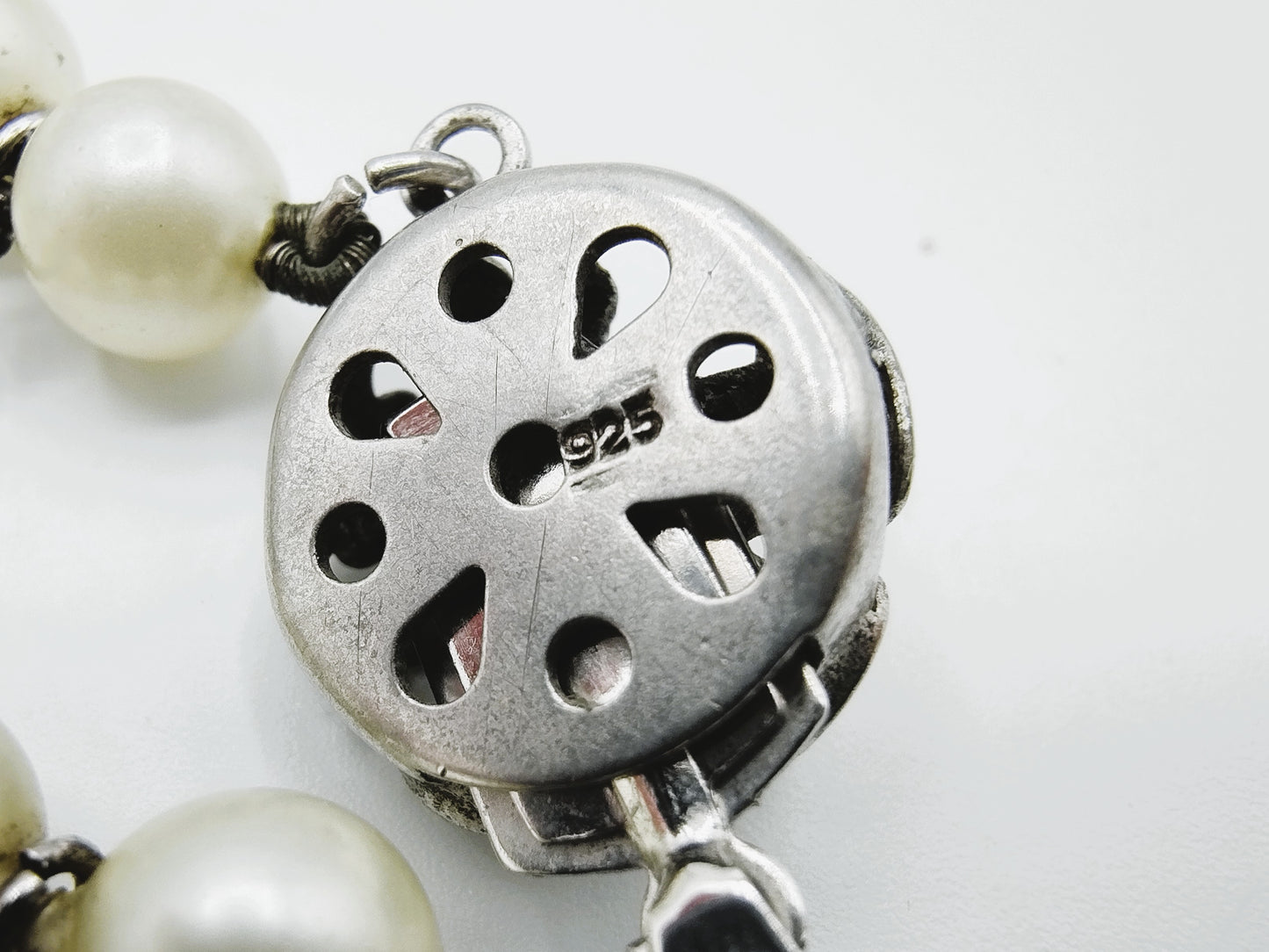 Pearl necklace with silver clasp, 81 cm