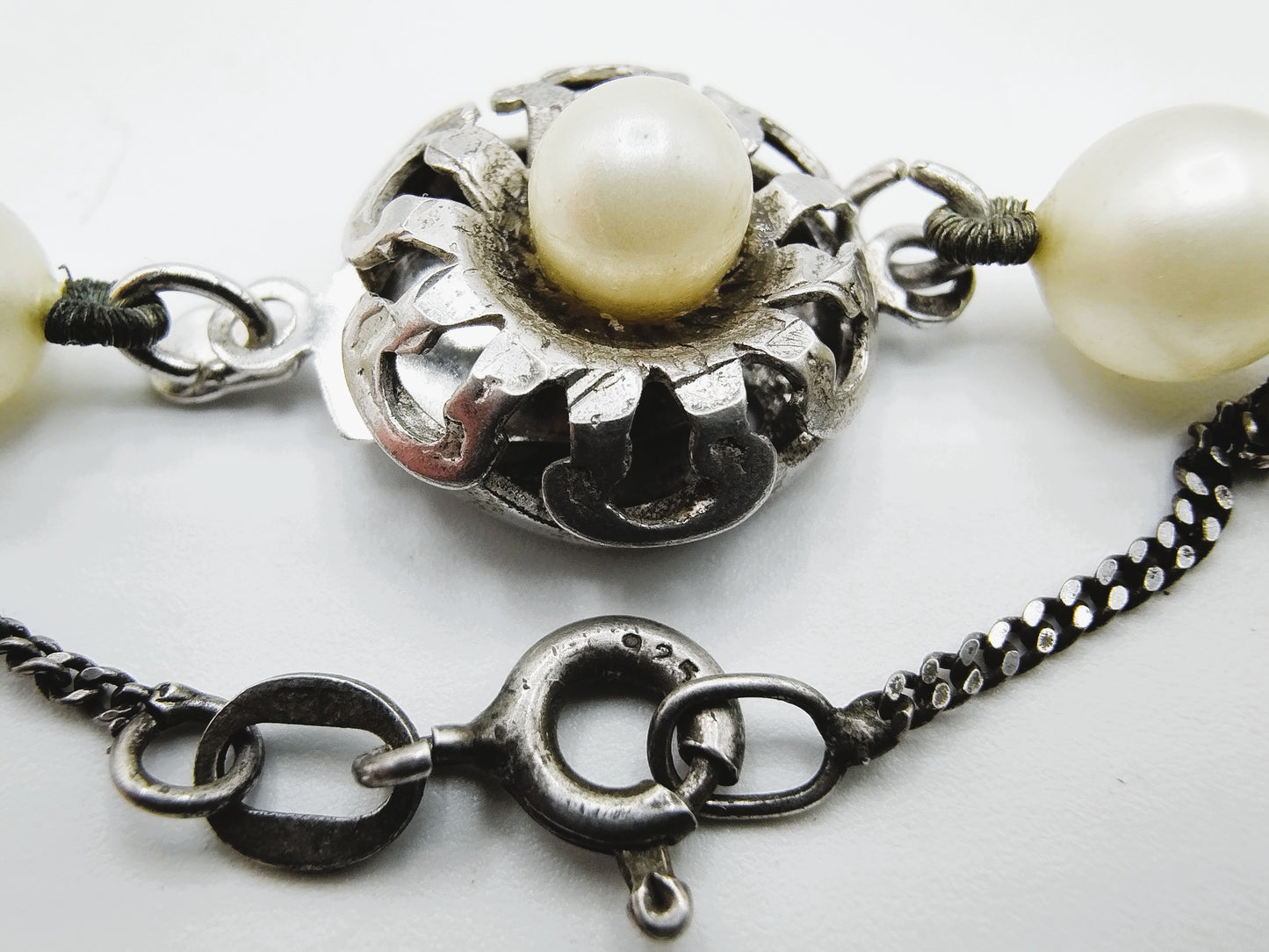 Pearl necklace with silver clasp, 81 cm