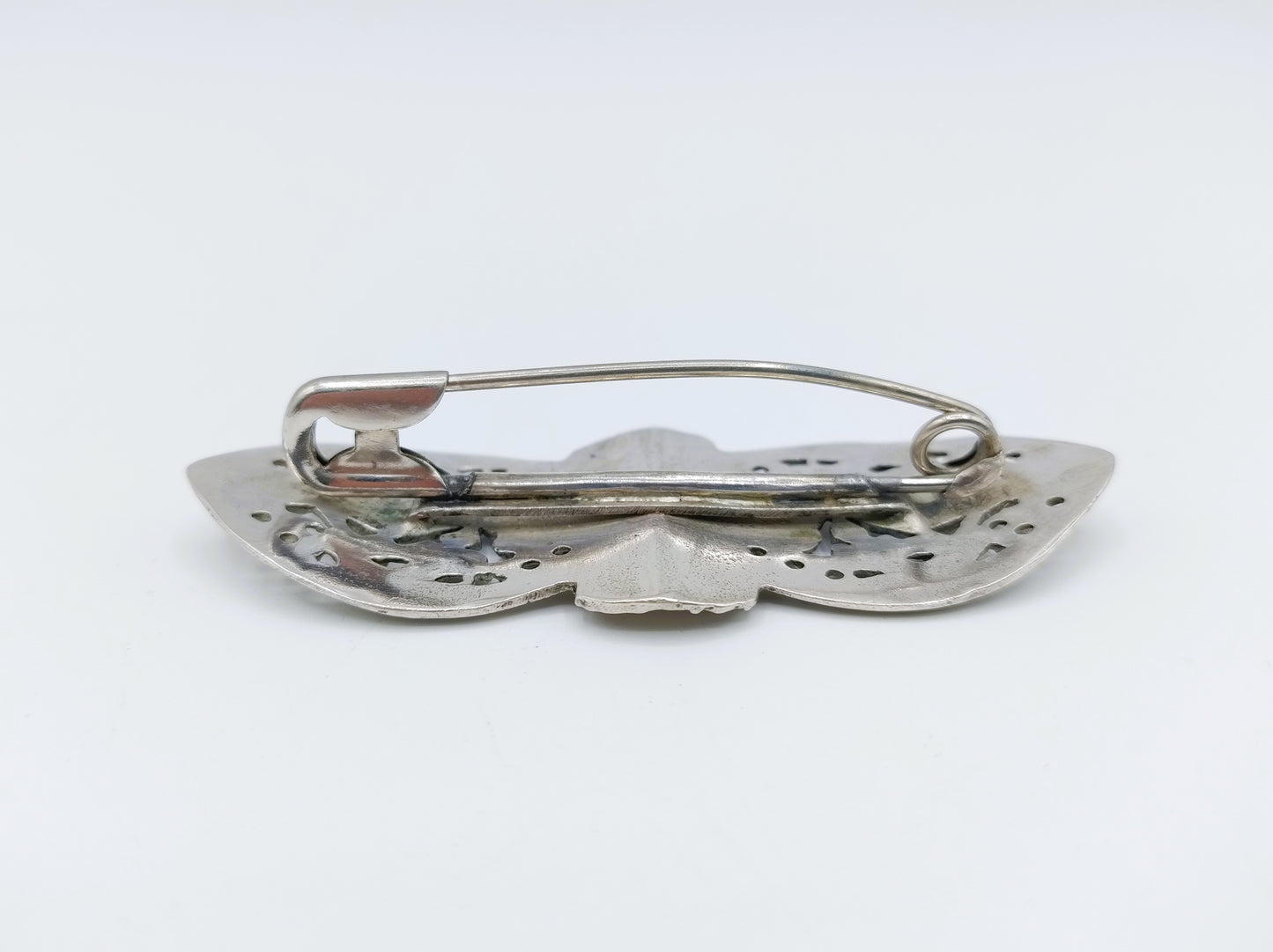Zilveren bijbelslot broche