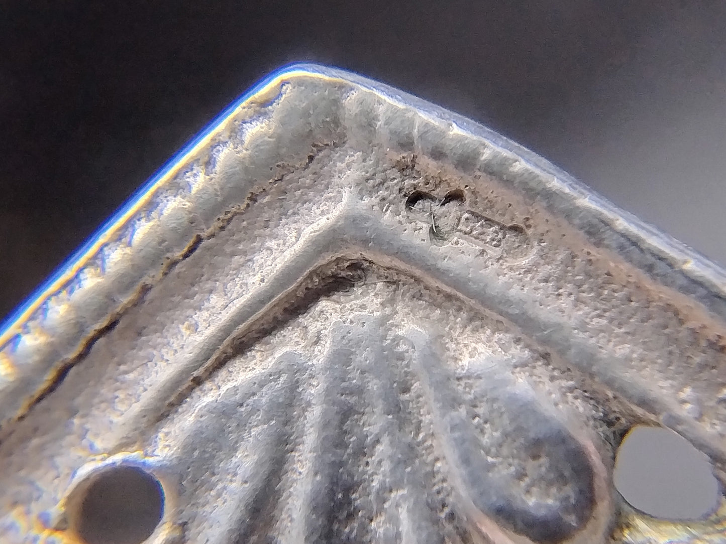 Zilveren bijbelslot broche