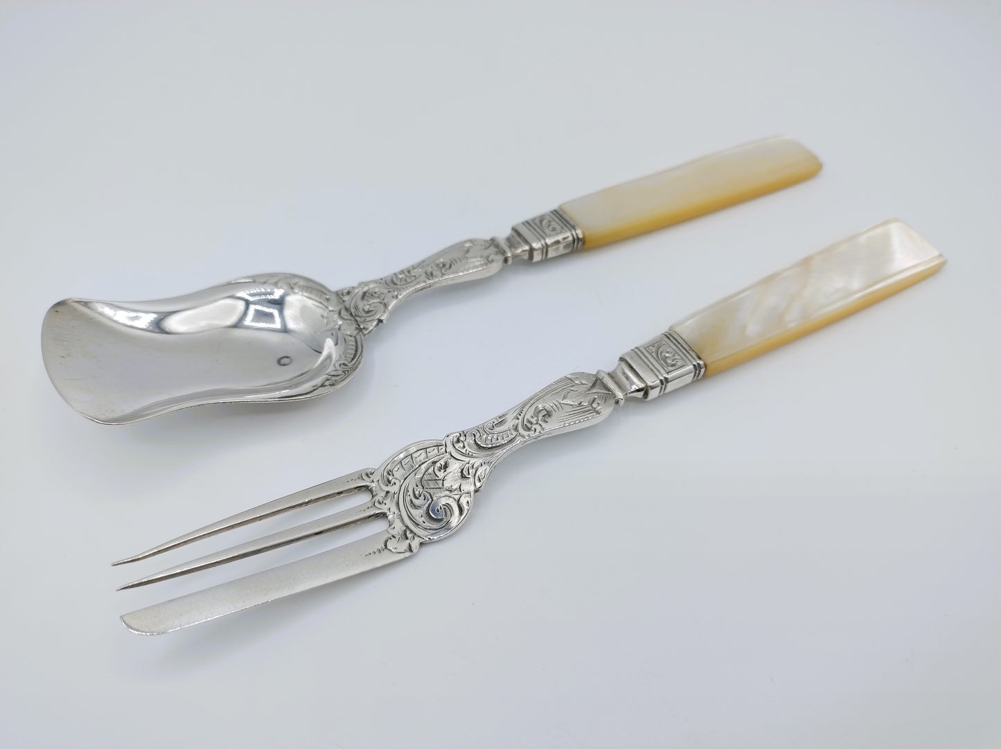 Zilveren gembercouvert met parelmoer heften, J.A. Lintveld Sr, Amsterdam, 1850