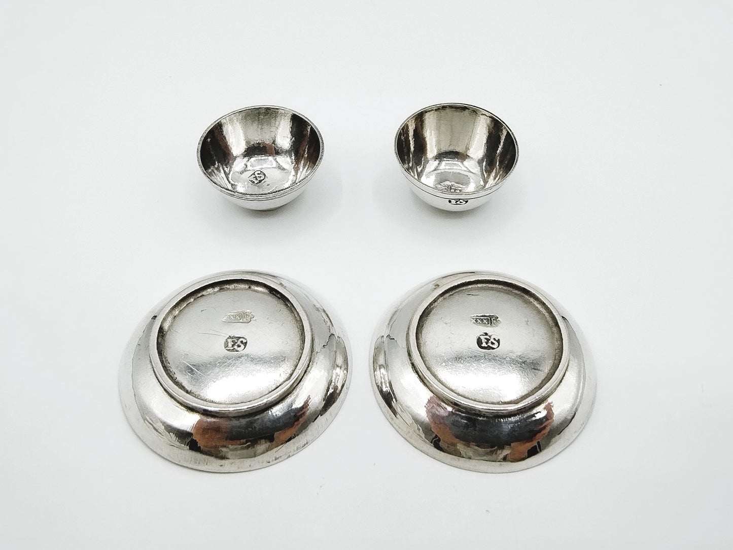 Silver plate and bowl, F. van Strant I, Amsterdam, ca. 1720, 3 available in total