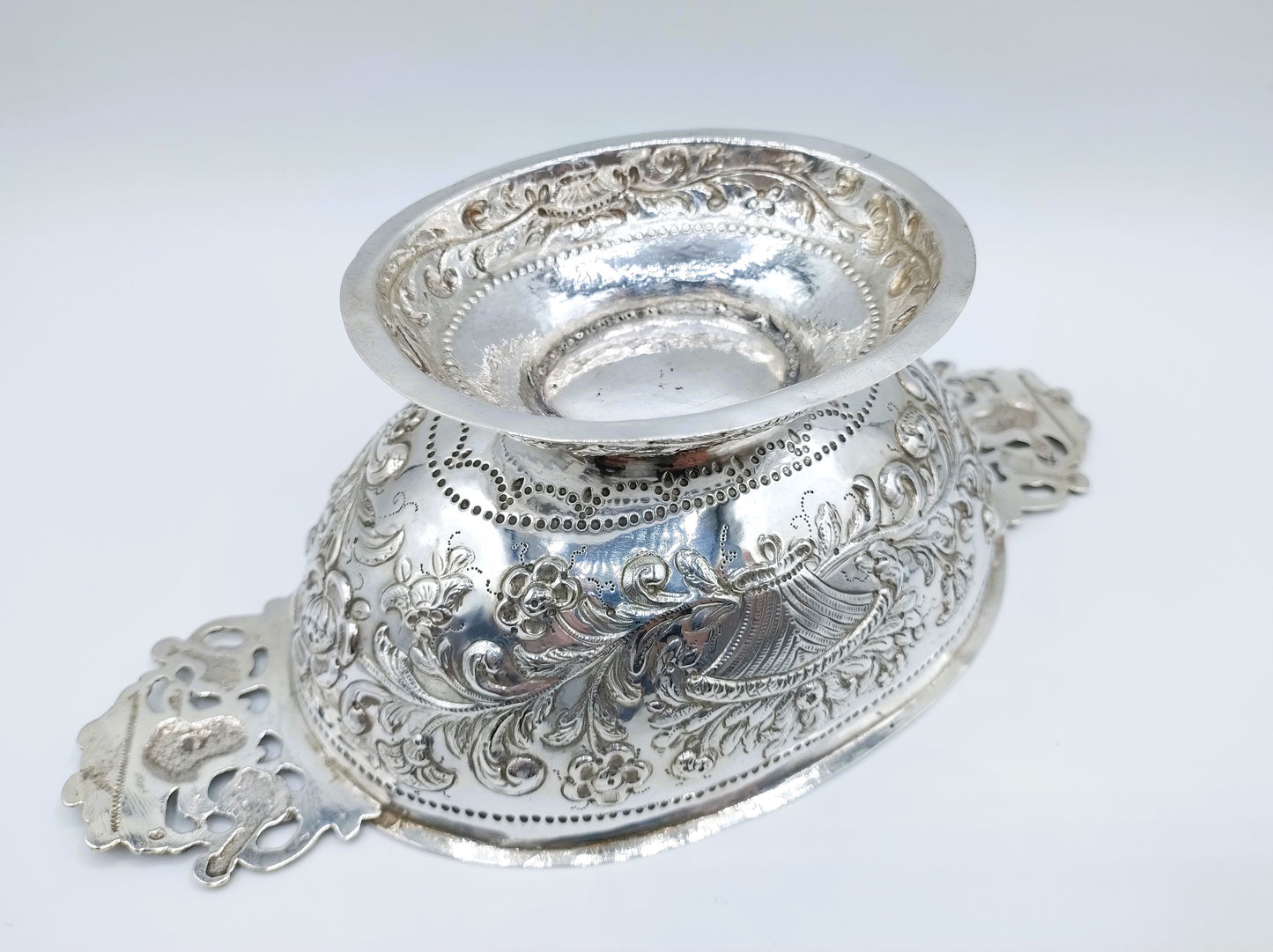 Friese zilveren brandewijnkom, ca. 1780