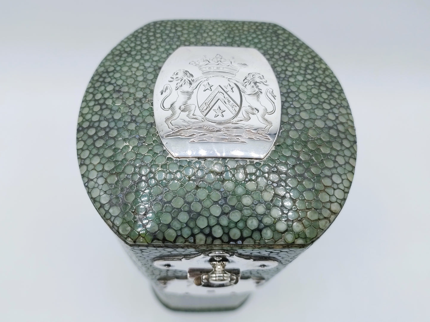 Foedraal van roggenhuid / shagreen met zilveren beslag, 18e eeuw