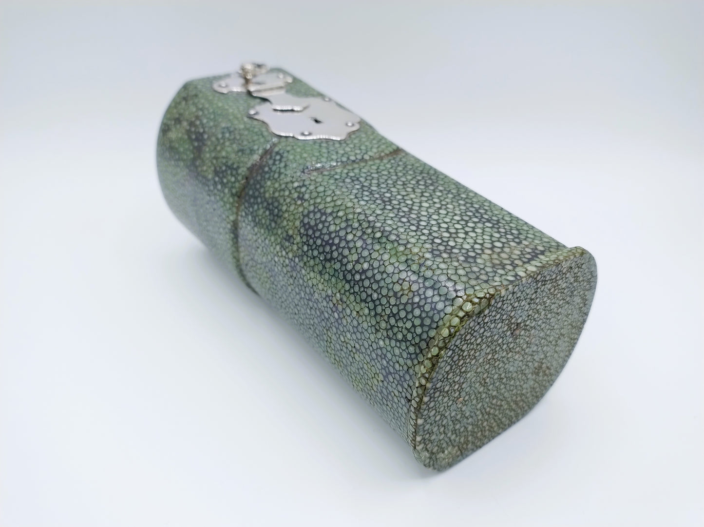 Foedraal van roggenhuid / shagreen met zilveren beslag, 18e eeuw