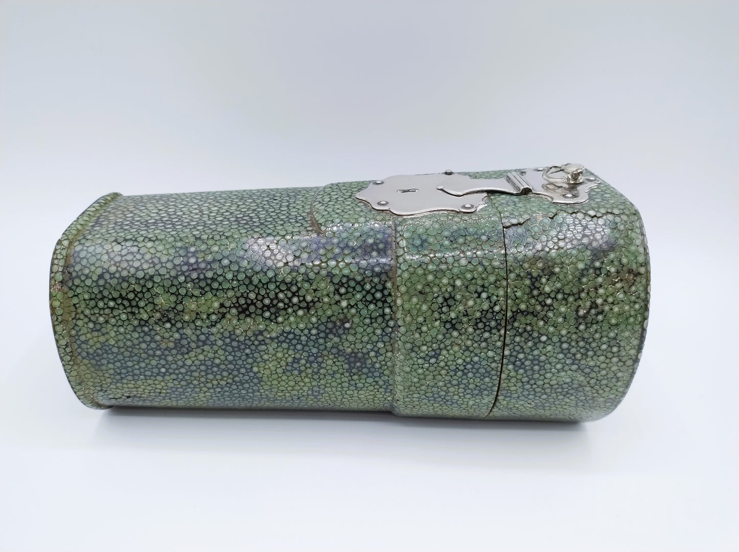 Foedraal van roggenhuid / shagreen met zilveren beslag, 18e eeuw