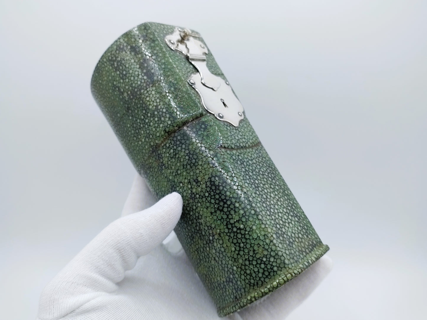 Foedraal van roggenhuid / shagreen met zilveren beslag, 18e eeuw