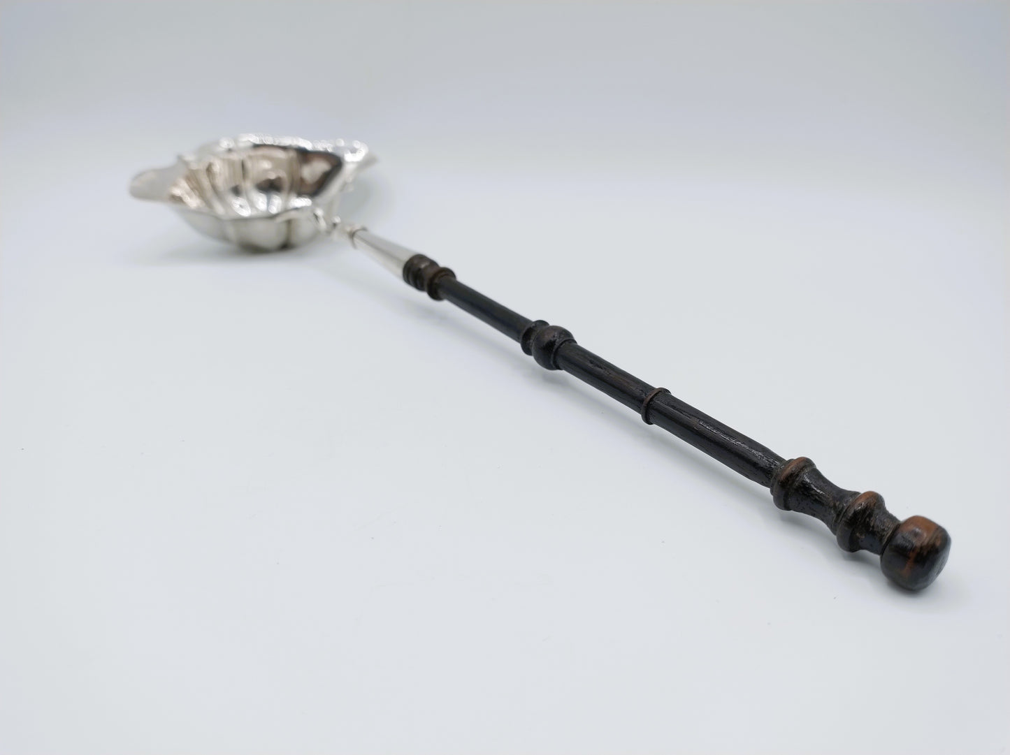 Zilveren punchlepel met ebbenhouten steel, 18e eeuws