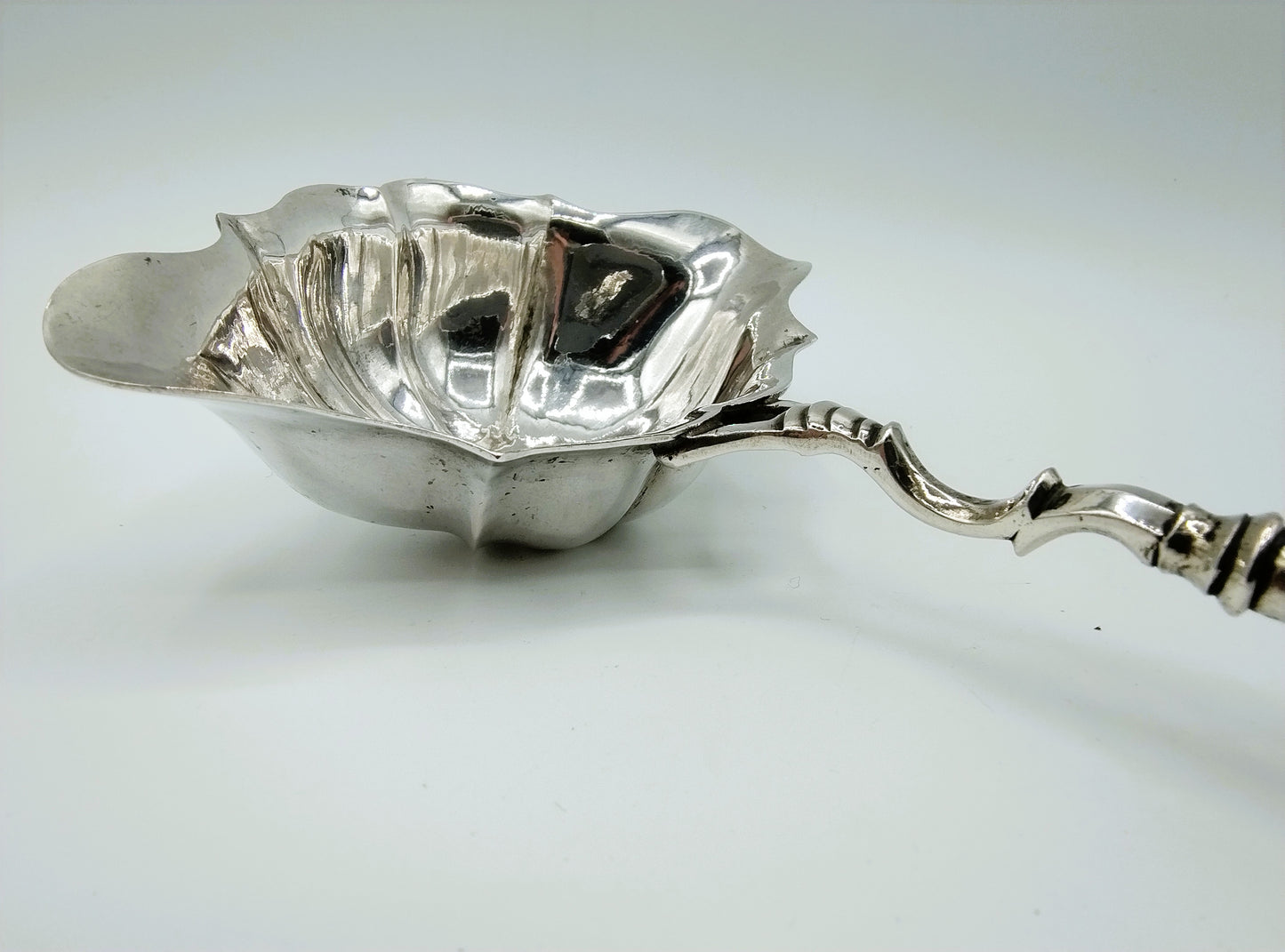 Zilveren punchlepel met ebbenhouten steel, 18e eeuws