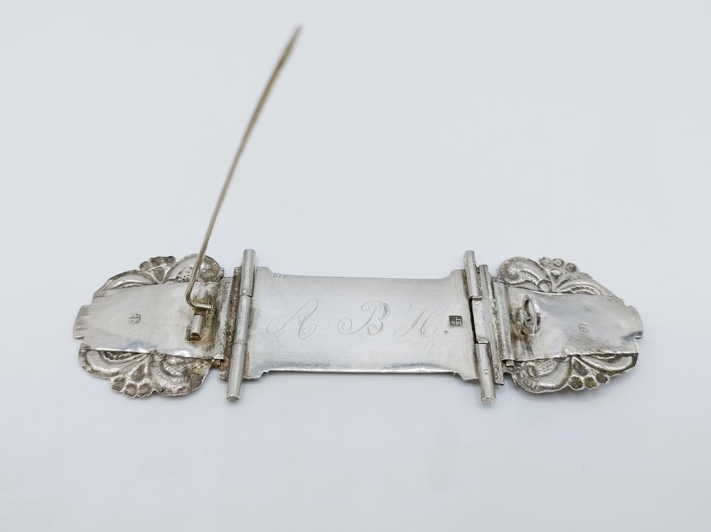 Zilveren bijbelslot broche, J. Kooiman, Schoonhoven, 1866
