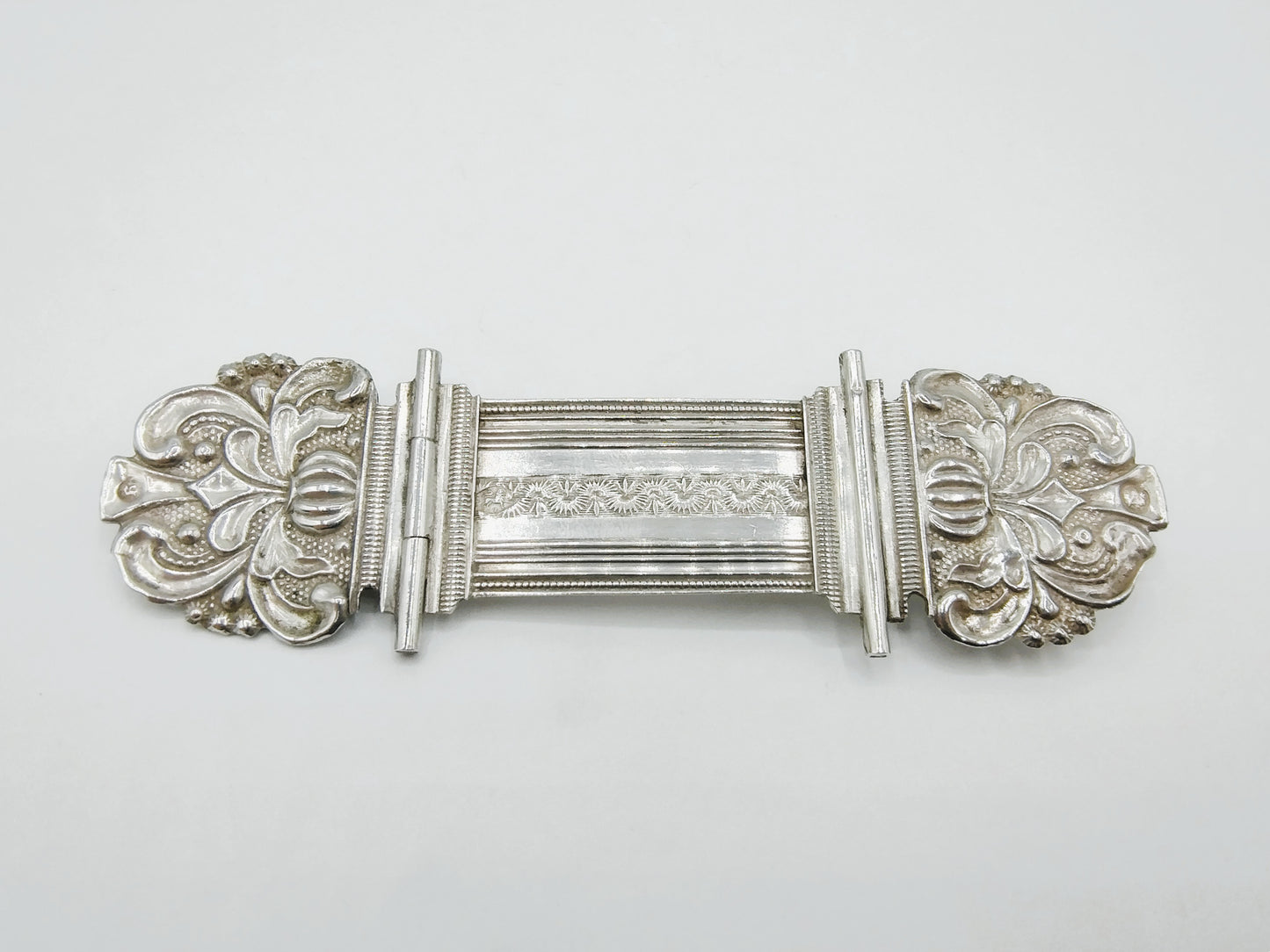 Zilveren bijbelslot broche, J. Kooiman, Schoonhoven, 1866