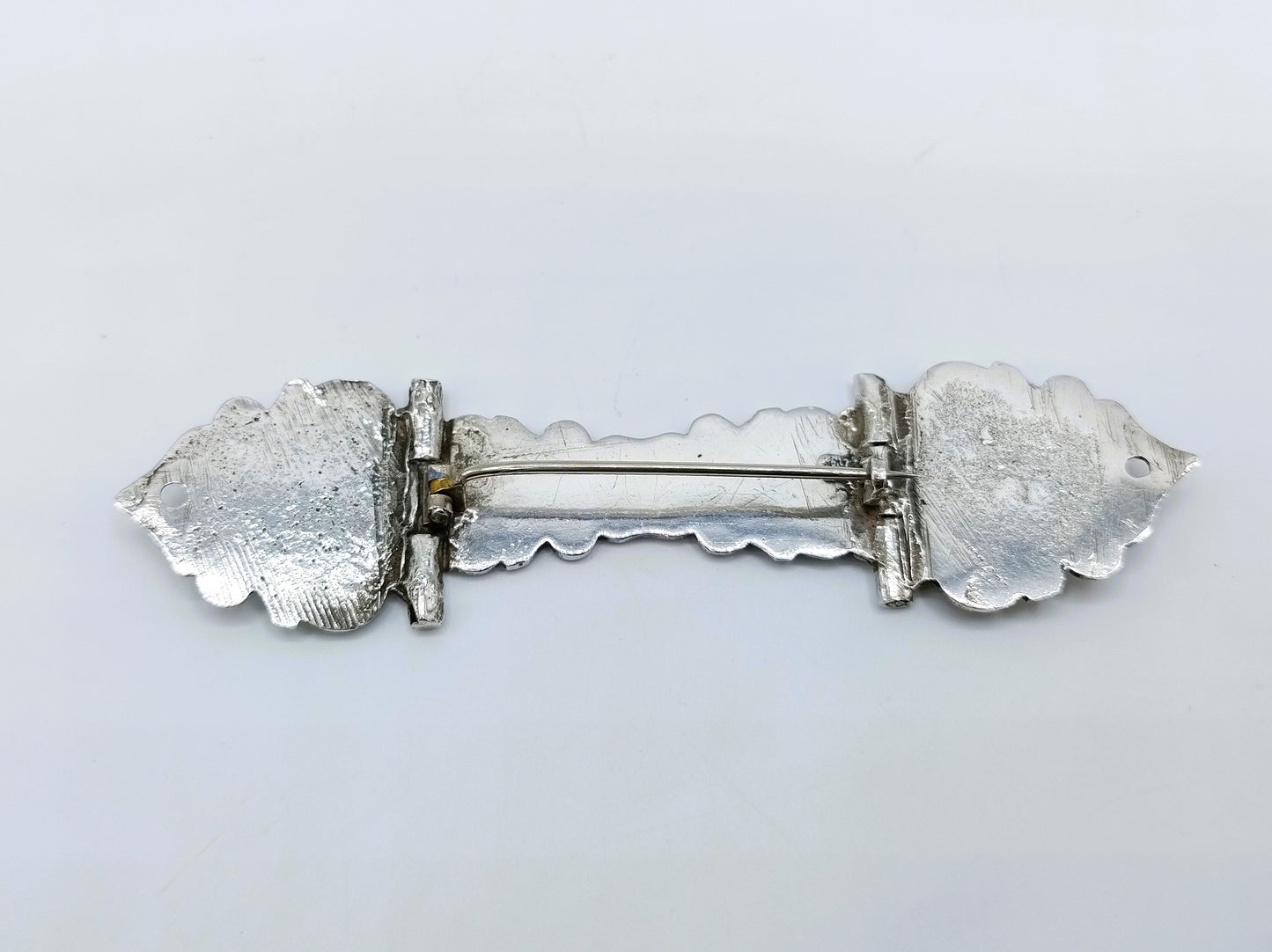 Zilveren bijbelslot broche, 18e eeuws