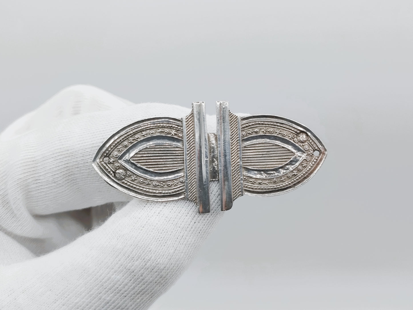 Silver Bible lock brooch, Schoonhoven, 19th century