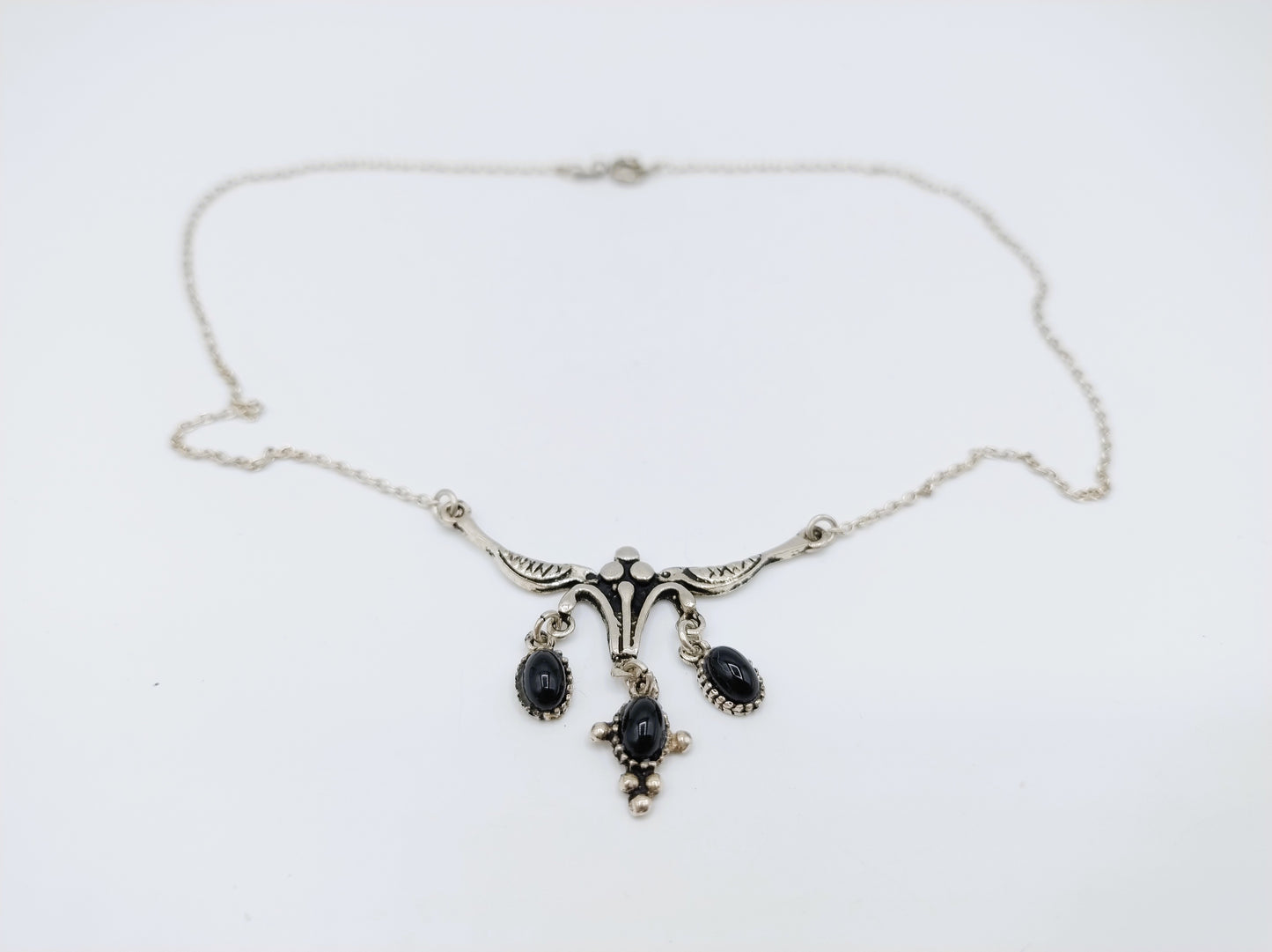 Silberkette mit Onyx-Anhänger, 42 cm