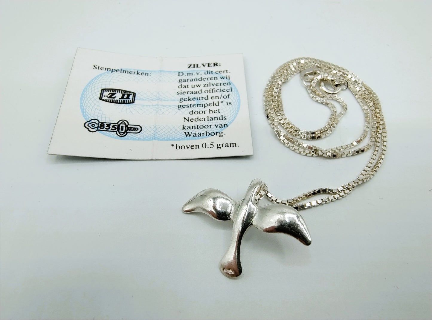 Silberkette mit Vogelanhänger, 45,5 cm