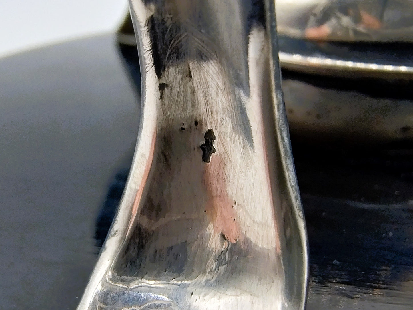 Zilveren komfoor op ebbenhouten voet, 19e eeuws