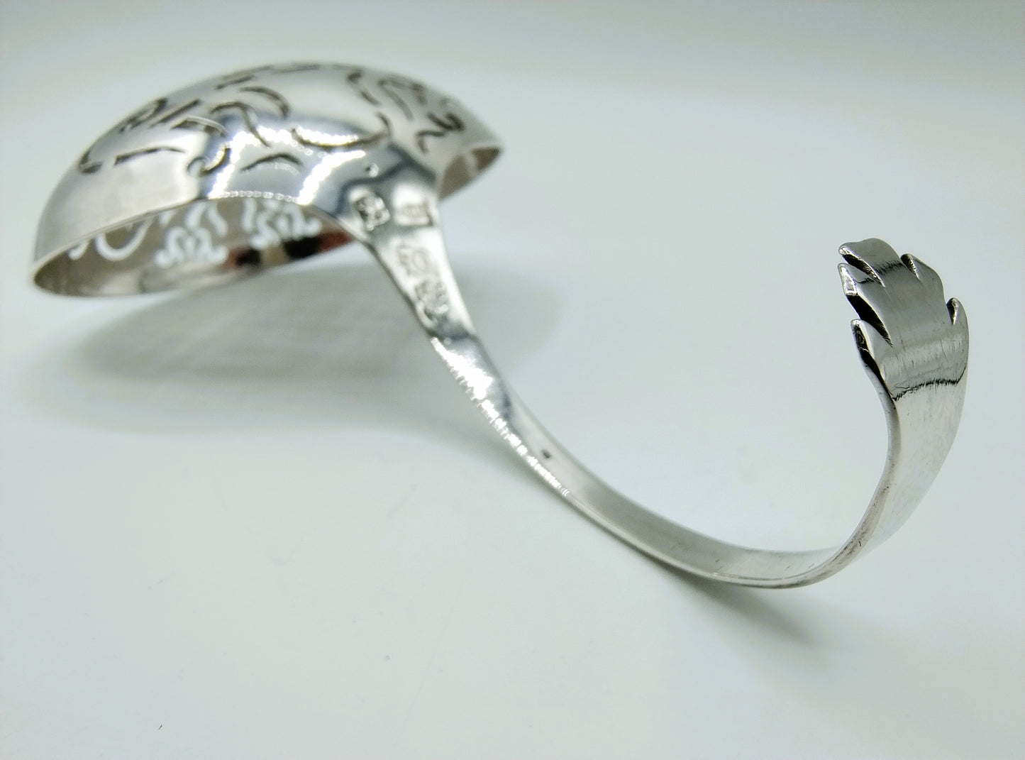 Zilveren strooilepel, J.J. Dreux, Rotterdam, 1750