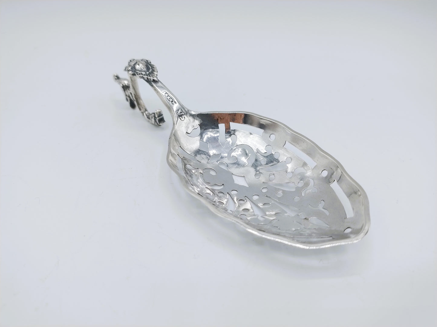 Zilveren suikerstrooilepel, J.V. Schmidt, Amsterdam, 1793