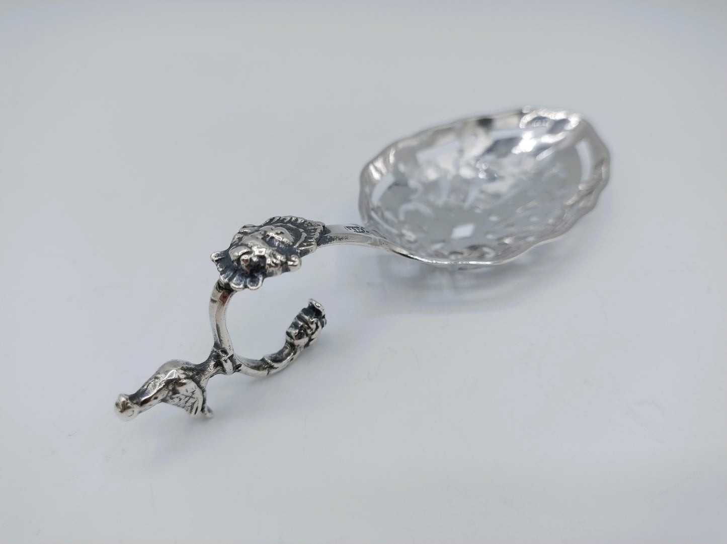 Zilveren suikerstrooilepel, J.V. Schmidt, Amsterdam, 1793