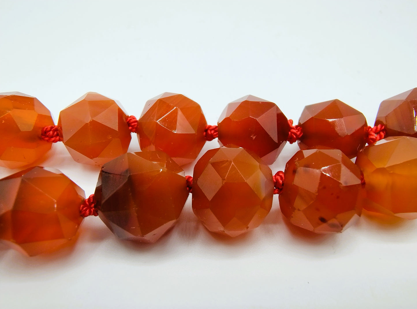 Carnelian necklace with gold clasp, 47 cm.