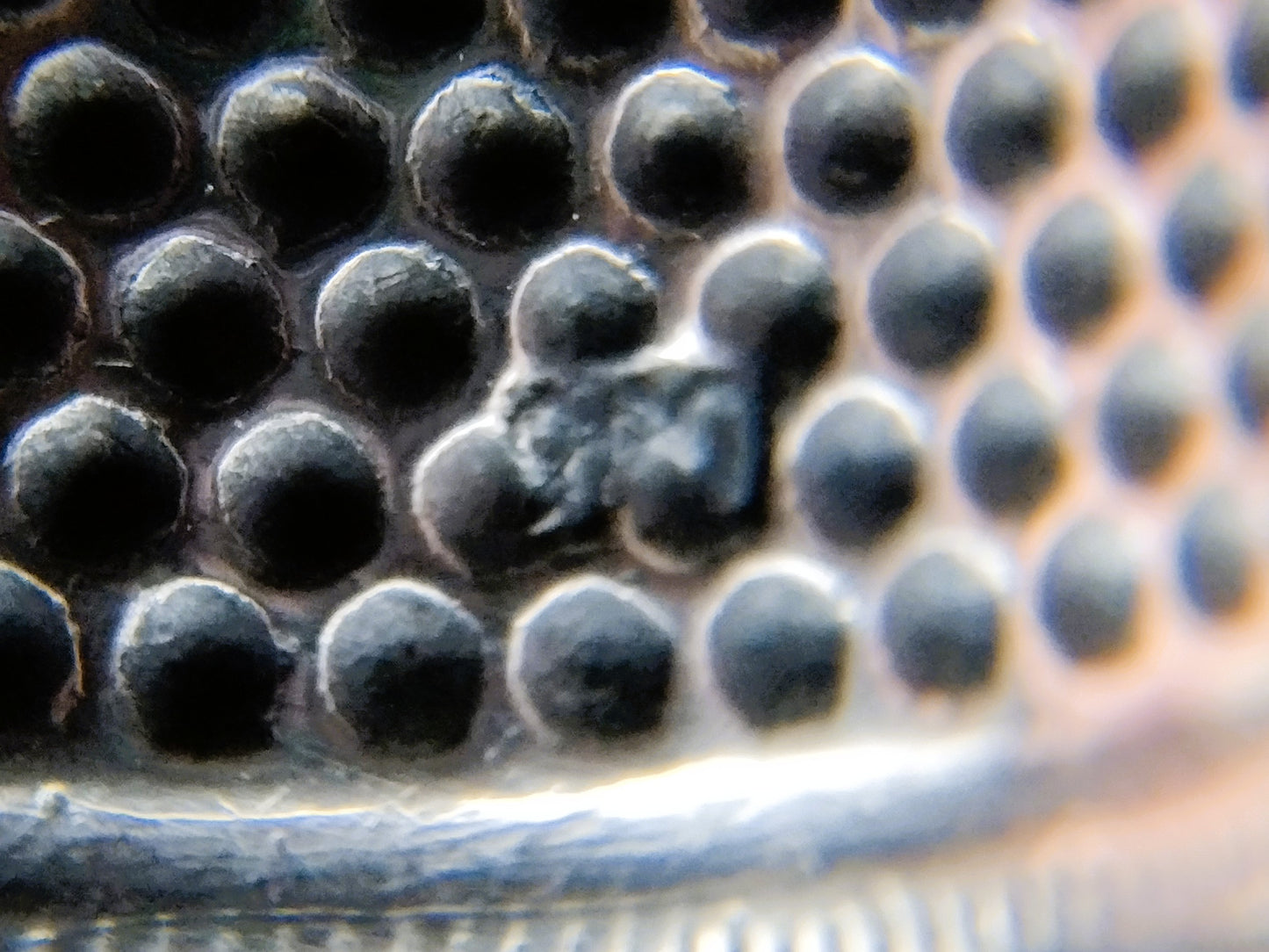 Zilveren vingerhoed met schildje