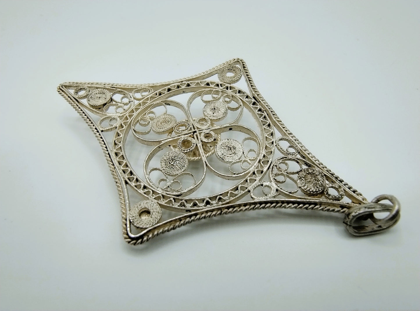 Silver filigree pendant