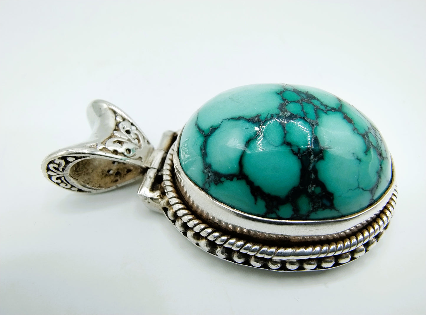 Robuuste zilveren hanger met een grote turkoois
